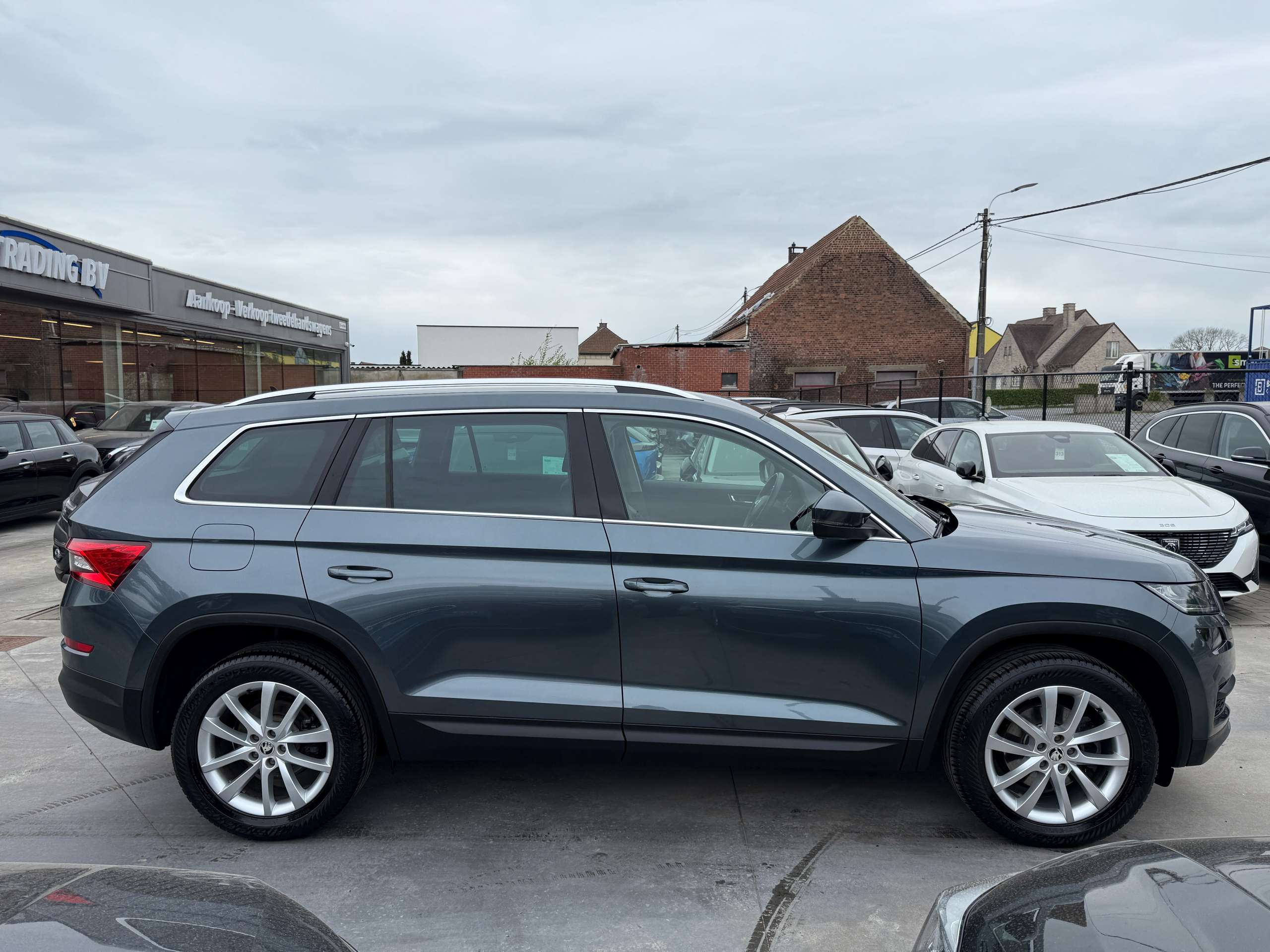 696c9925-aef3-4831-bf7f-8e686c0316874-skoda-kodiaq-1-4-tsi-4x4-navi-leder-camera-xenon-carplay-led.jpg