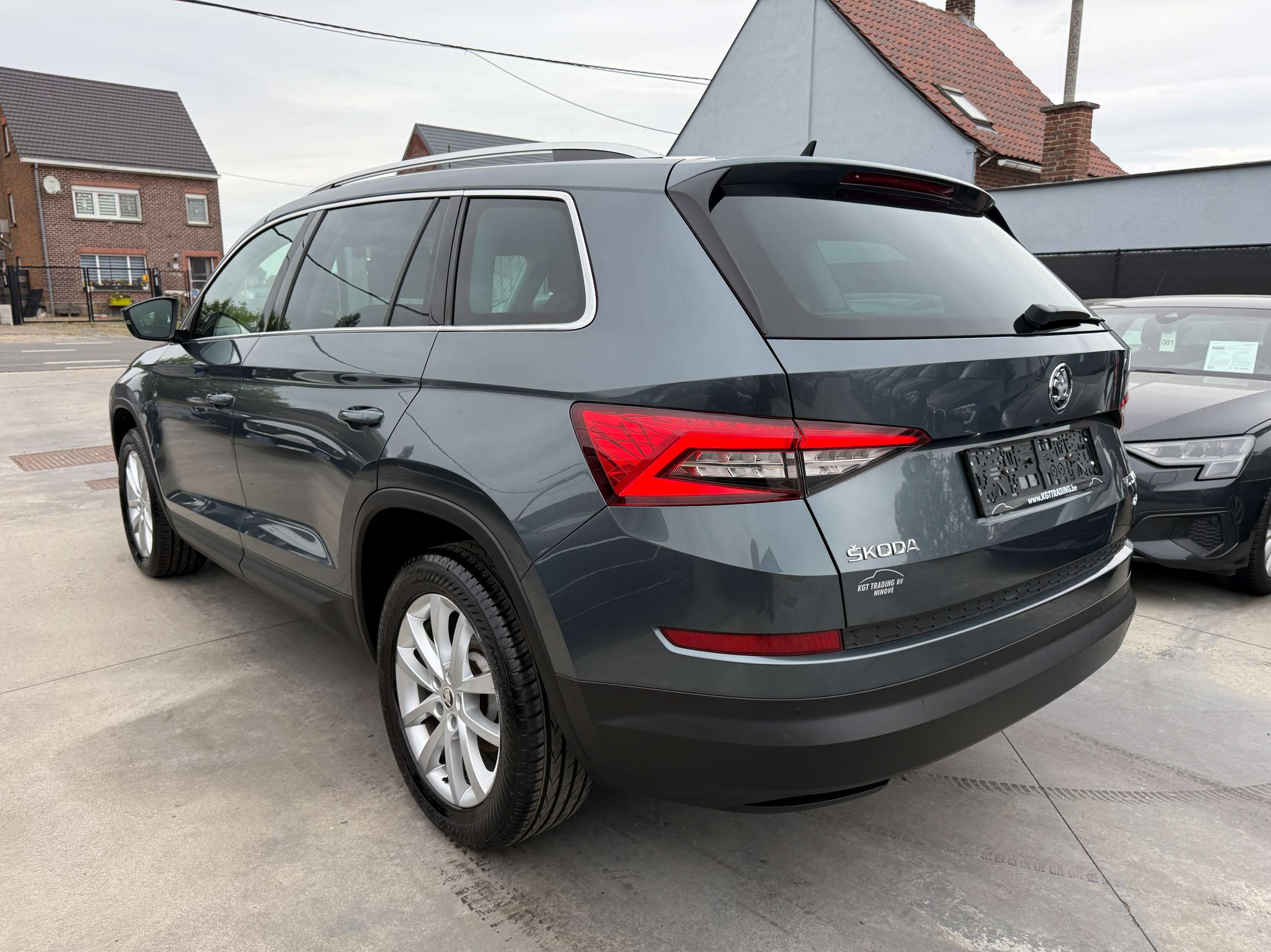 696c9925-aef3-4831-bf7f-8e686c0316877-skoda-kodiaq-1-4-tsi-4x4-navi-leder-camera-xenon-carplay-led.jpg