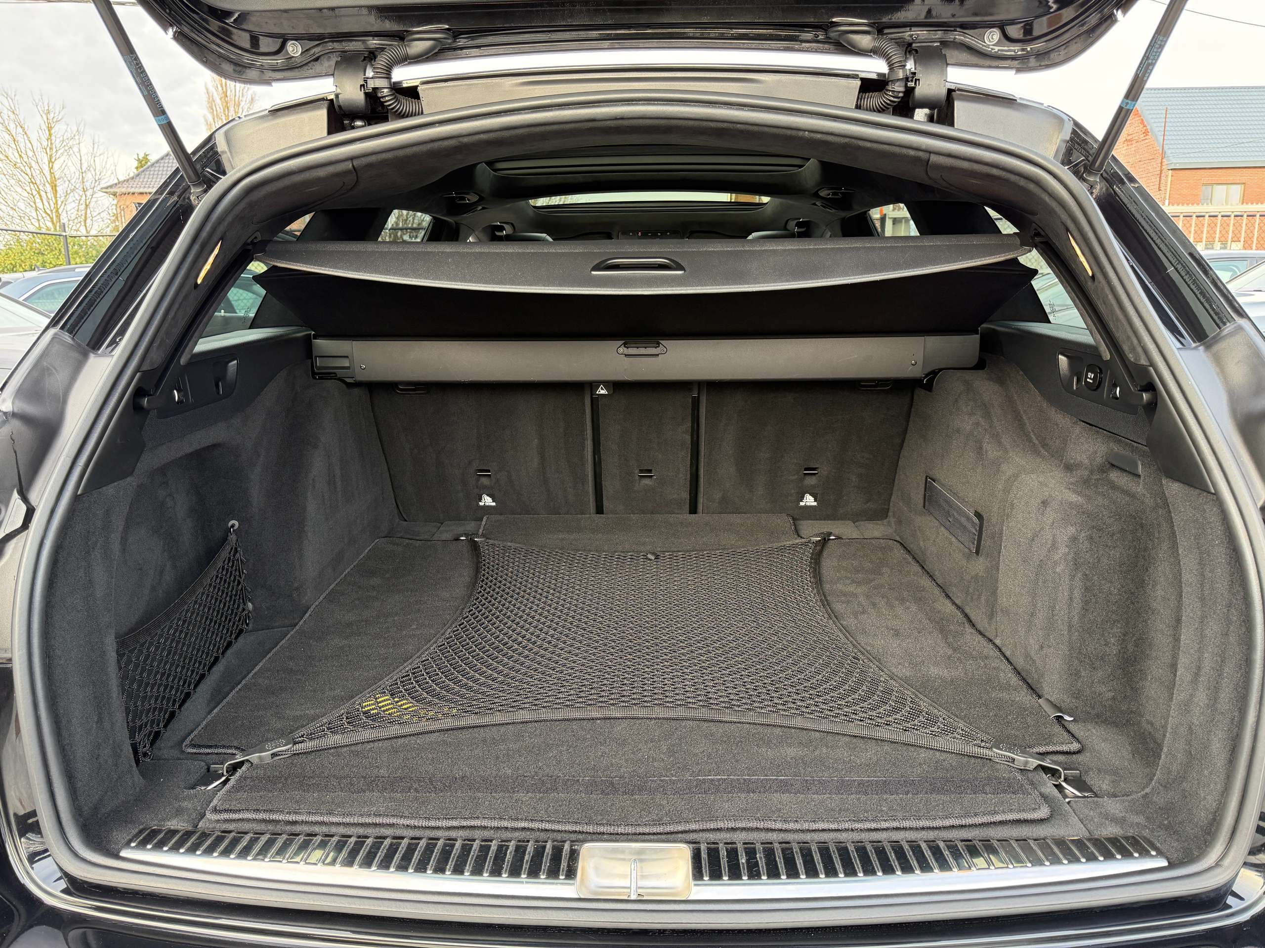 701539a9-f870-4e96-94bb-43c8371e27d820-mercedes-benz-e-63-amg-s-4matic-performance-seats-360-pano-drivers-pack.jpg