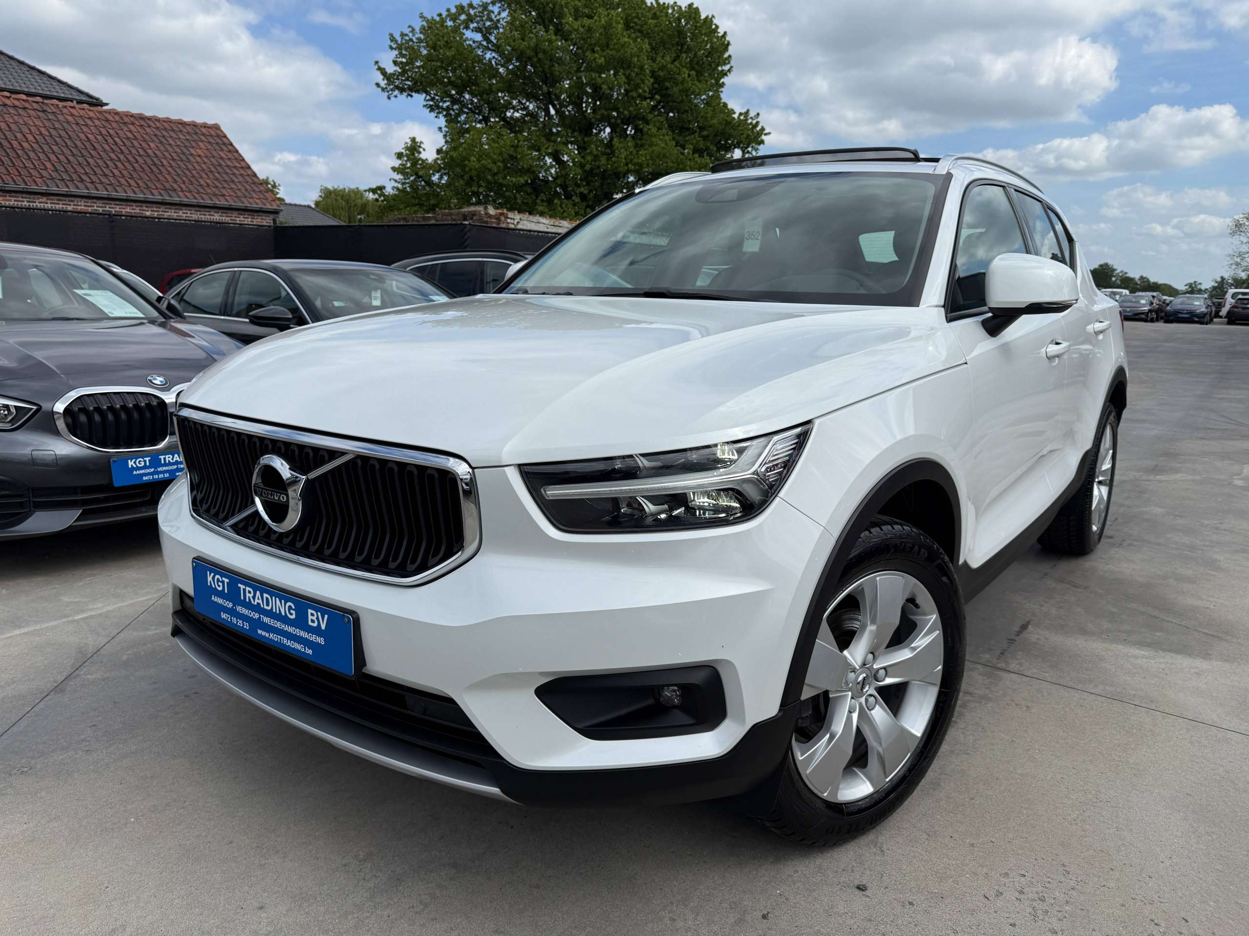 728da898-6fbb-4dd1-8eb1-38ddf528fc491-volvo-xc40-1-5-t2-navigatie-zwart-leder-opendak-carplay-dab-full-led.jpg