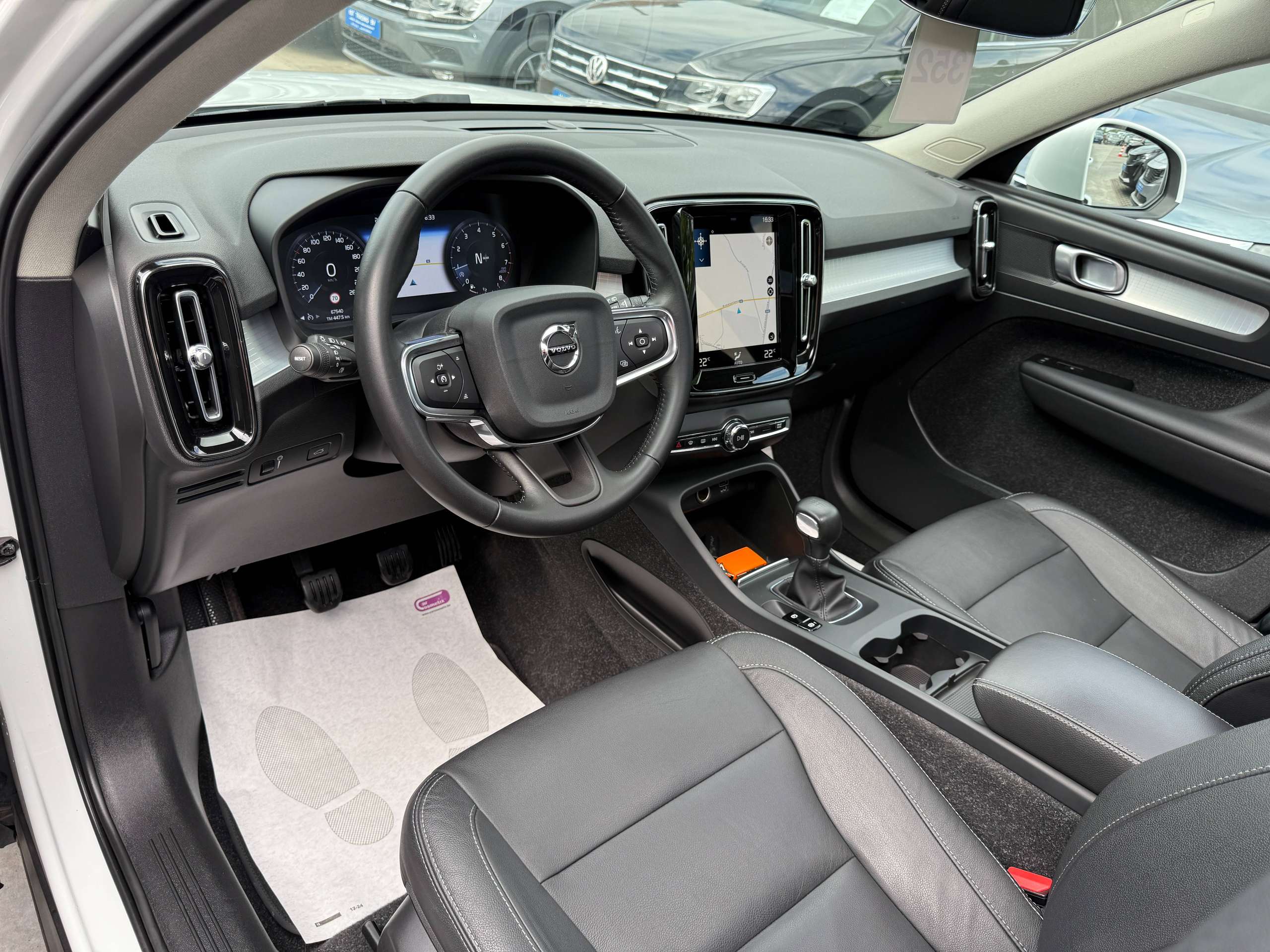 728da898-6fbb-4dd1-8eb1-38ddf528fc4913-volvo-xc40-1-5-t2-navigatie-zwart-leder-opendak-carplay-dab-full-led.jpg