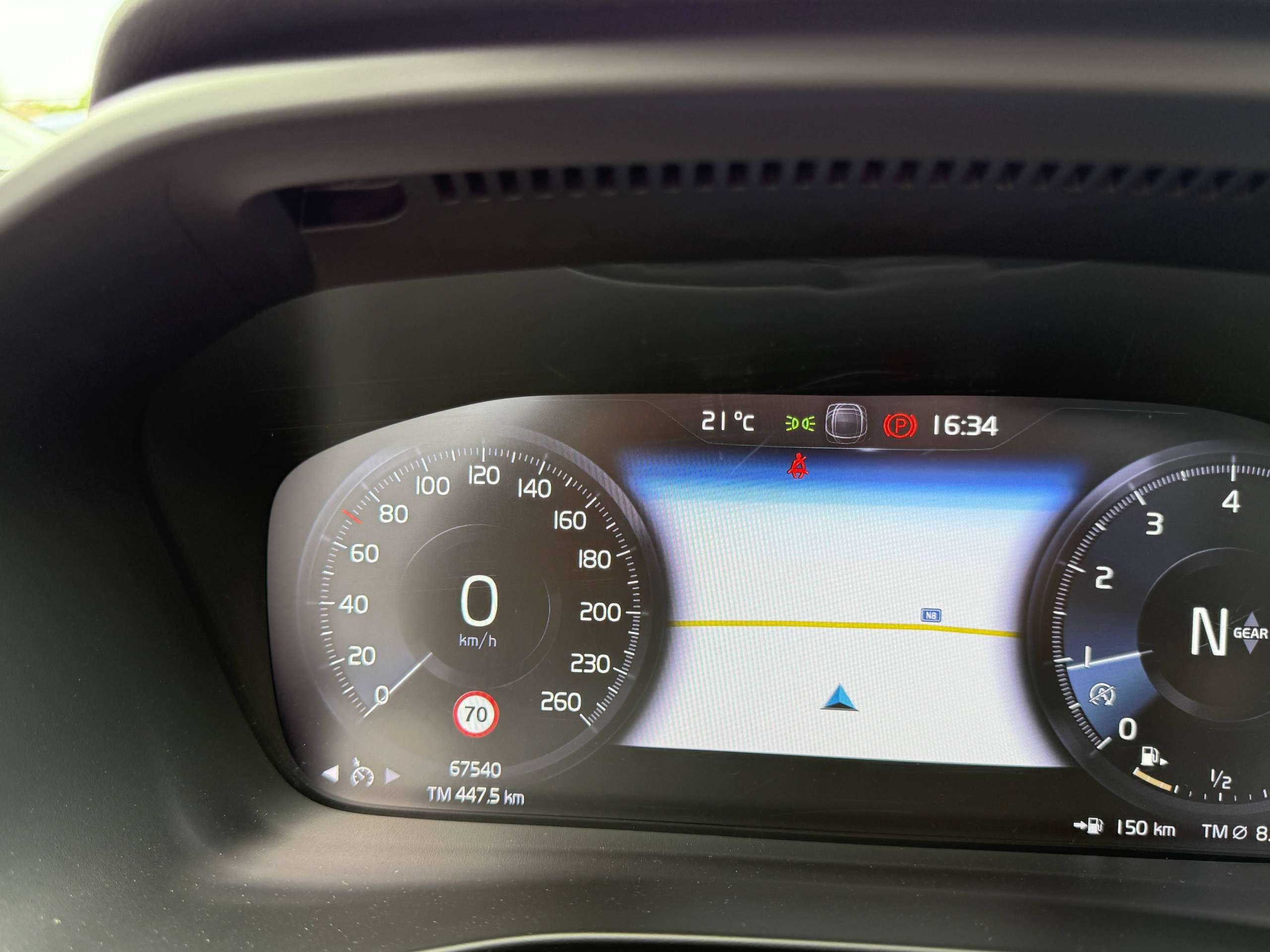 728da898-6fbb-4dd1-8eb1-38ddf528fc4918-volvo-xc40-1-5-t2-navigatie-zwart-leder-opendak-carplay-dab-full-led.jpg