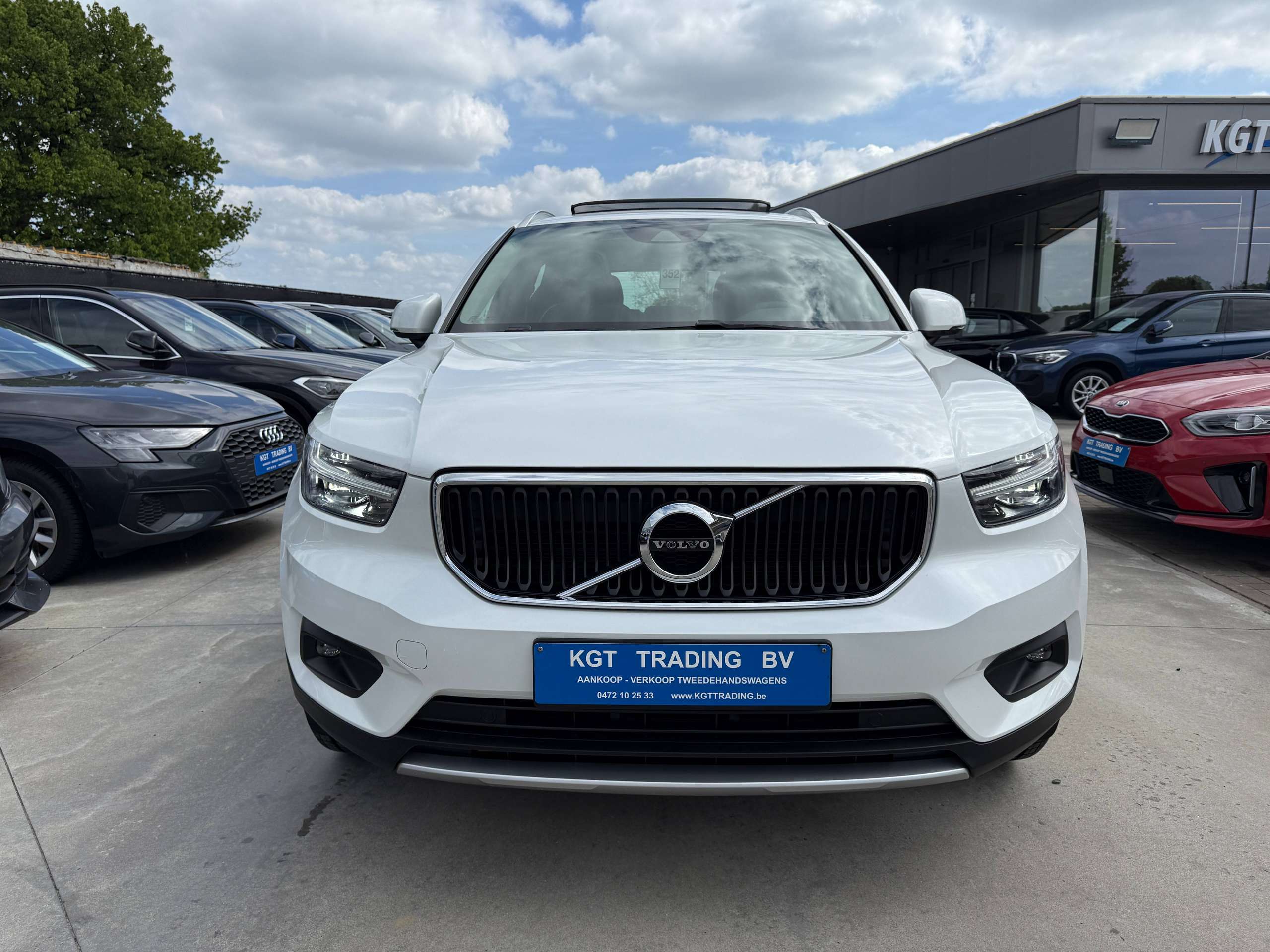 728da898-6fbb-4dd1-8eb1-38ddf528fc492-volvo-xc40-1-5-t2-navigatie-zwart-leder-opendak-carplay-dab-full-led.jpg