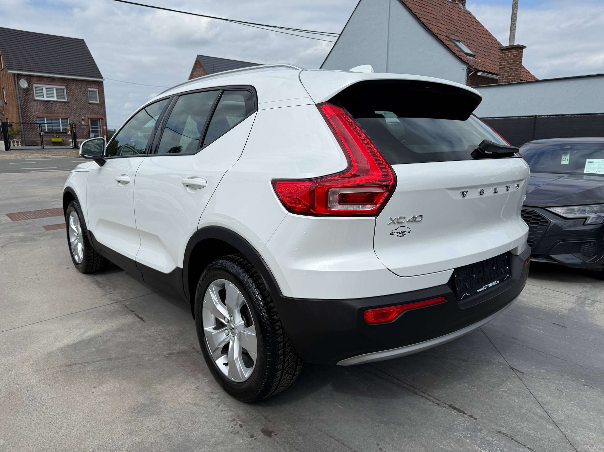728da898-6fbb-4dd1-8eb1-38ddf528fc497-volvo-xc40-1-5-t2-navigatie-zwart-leder-opendak-carplay-dab-full-led.jpg