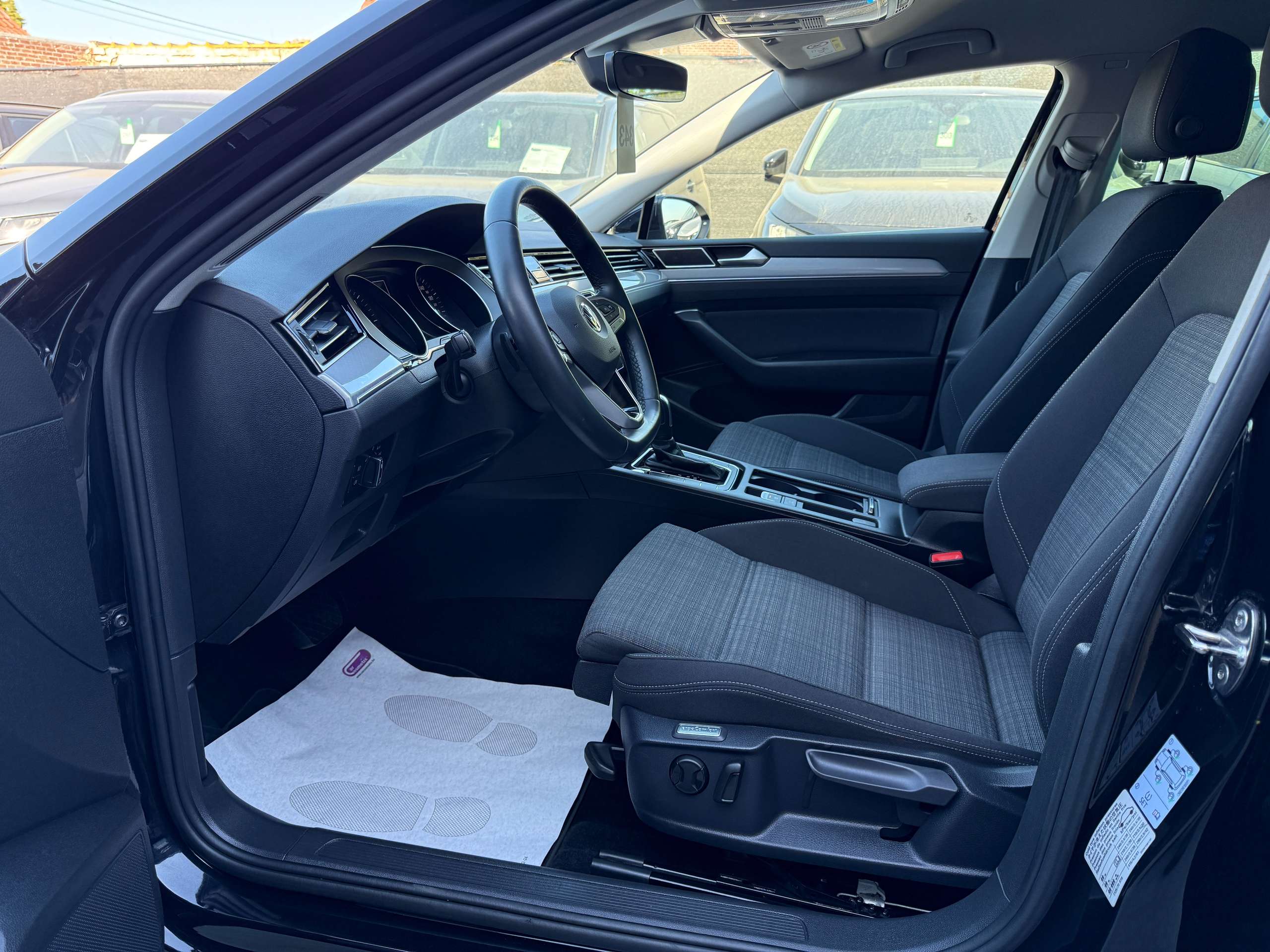 7d731be0-ad96-417e-8709-421d38f5f12e13-volkswagen-passat-variant-1-6-tdi-dsg-automaat-full-led-navigatie-trekhaak-carplay.jpg