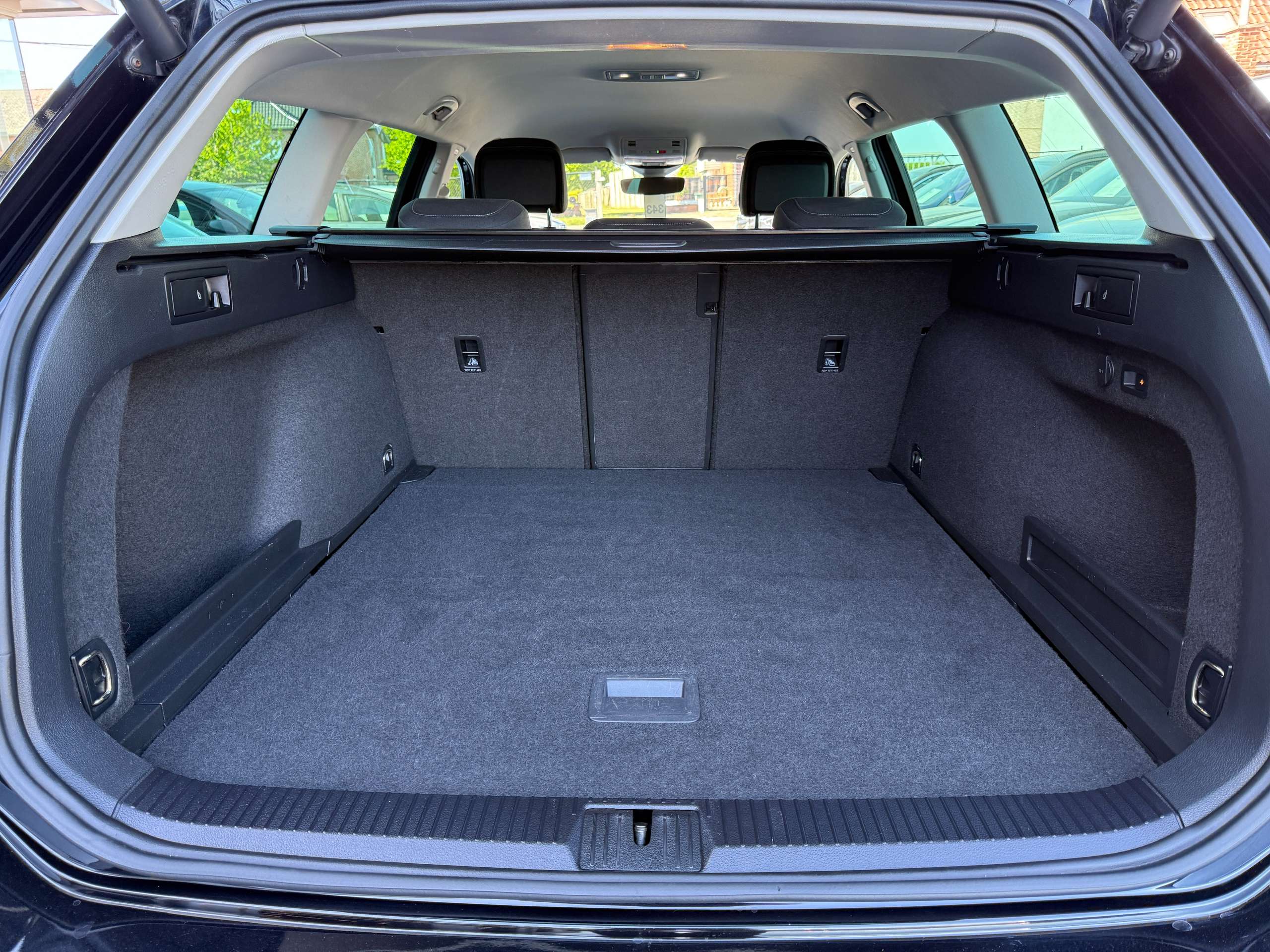 7d731be0-ad96-417e-8709-421d38f5f12e16-volkswagen-passat-variant-1-6-tdi-dsg-automaat-full-led-navigatie-trekhaak-carplay.jpg
