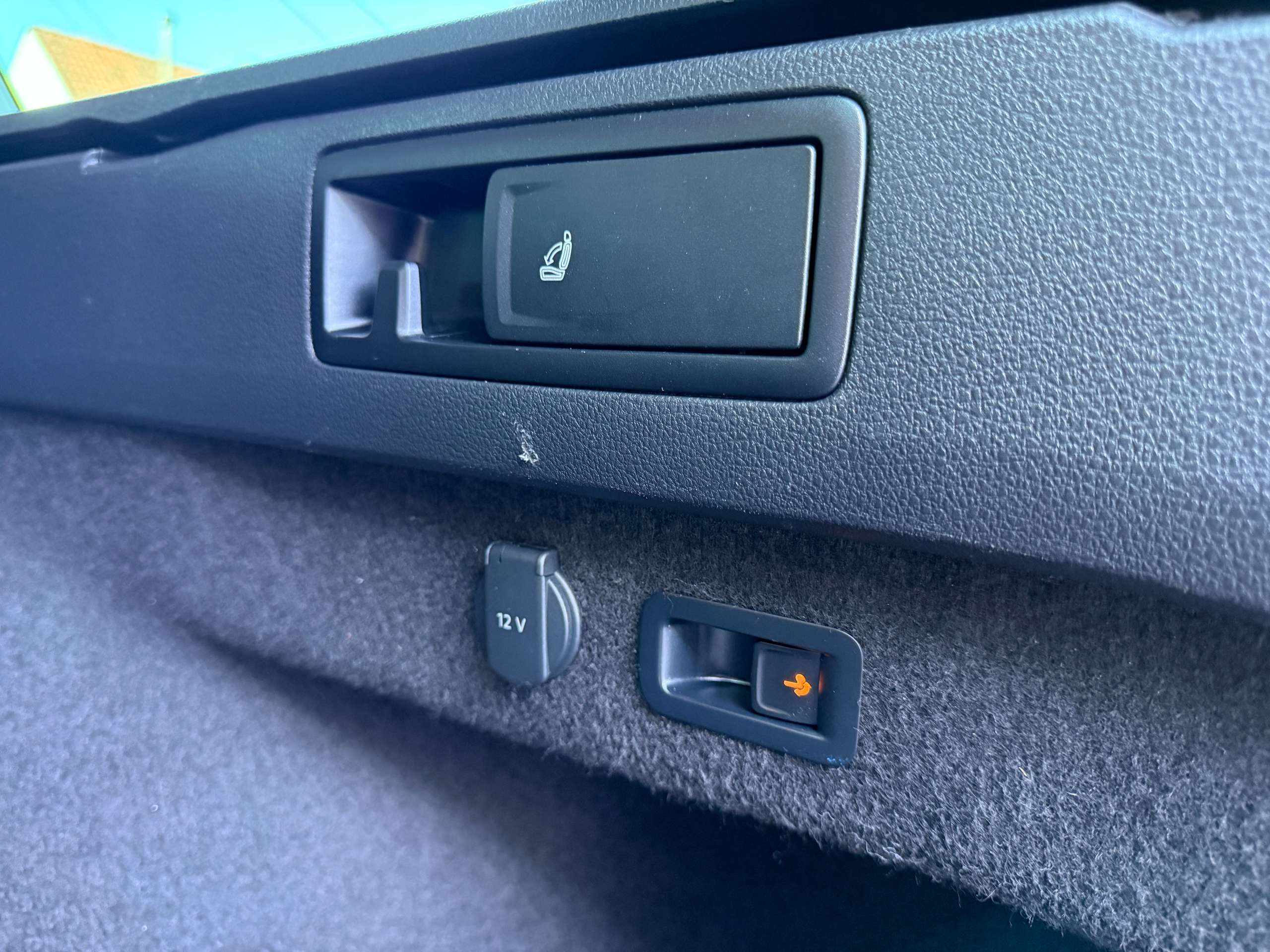 7d731be0-ad96-417e-8709-421d38f5f12e18-volkswagen-passat-variant-1-6-tdi-dsg-automaat-full-led-navigatie-trekhaak-carplay.jpg