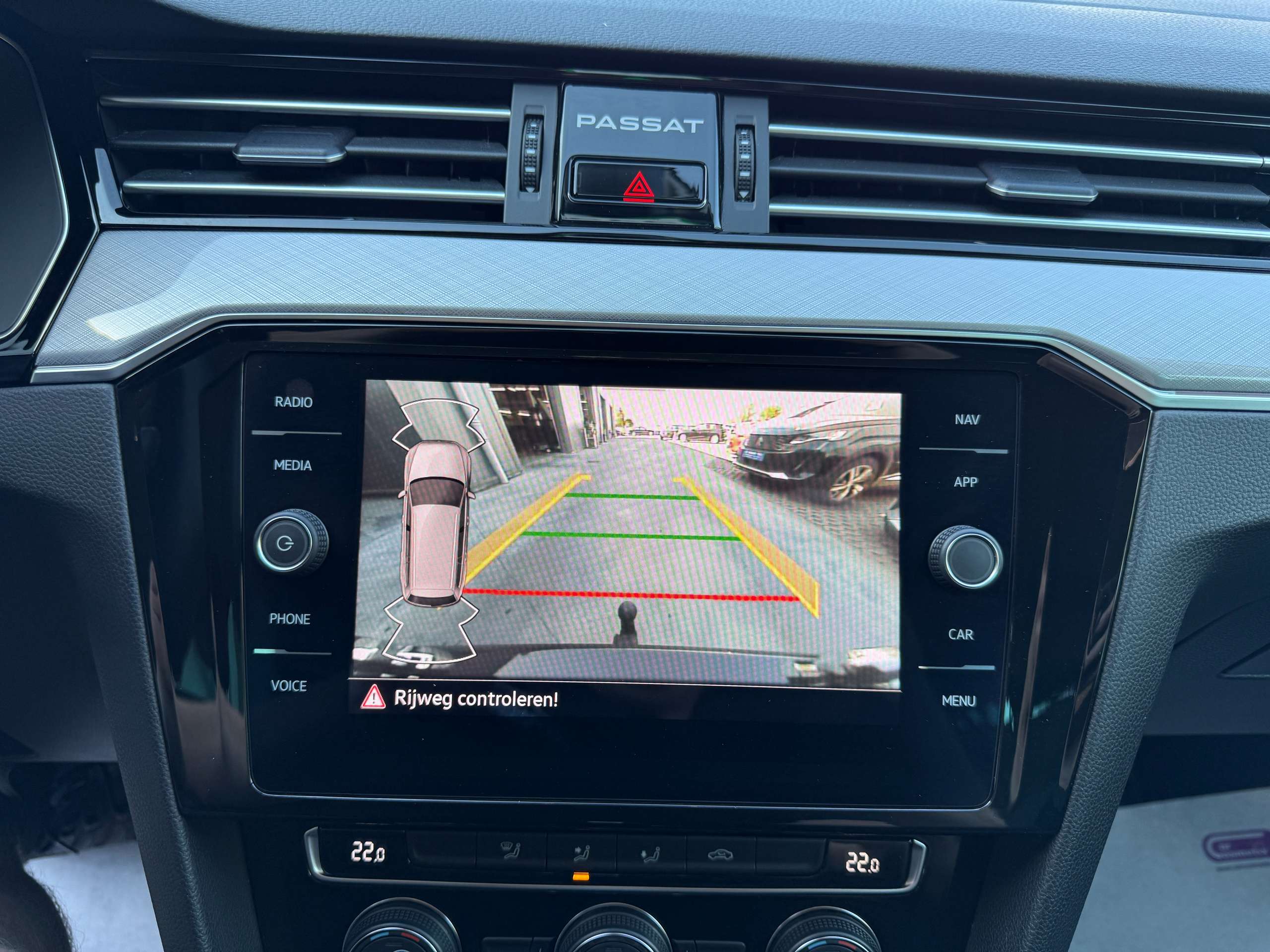 7d731be0-ad96-417e-8709-421d38f5f12e25-volkswagen-passat-variant-1-6-tdi-dsg-automaat-full-led-navigatie-trekhaak-carplay.jpg