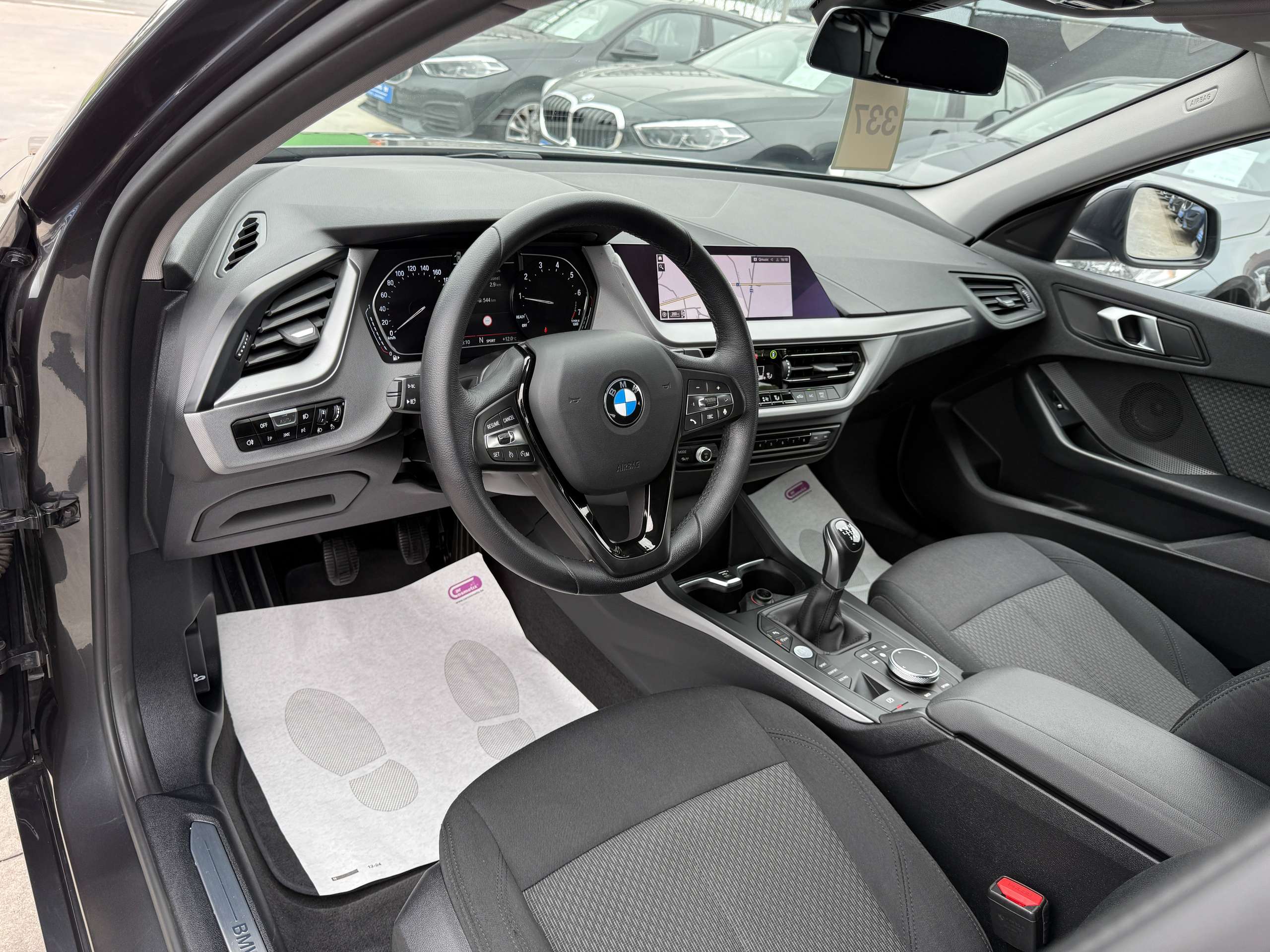 86a1af9f-8dc5-41dc-be27-de3c405a645714-bmw-118-i-136pk-navigatie-carplay-full-led-bluetooth-pdc-alu.jpg
