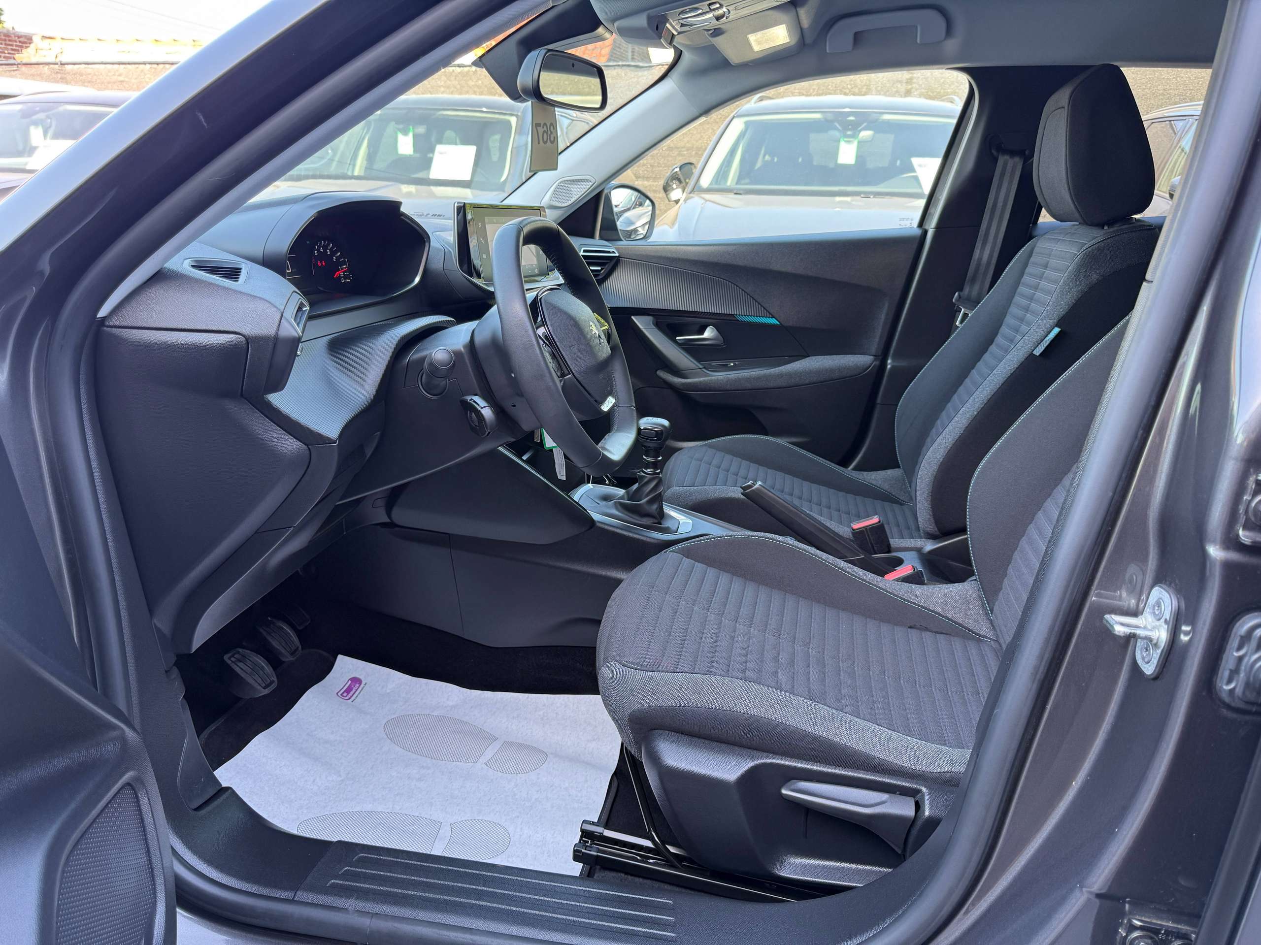 9423f45b-189a-4840-9e15-d0dab8d134c010-peugeot-2008-1-2i-style-navigatie-camera-full-led-carplay-pdc-alu.jpg