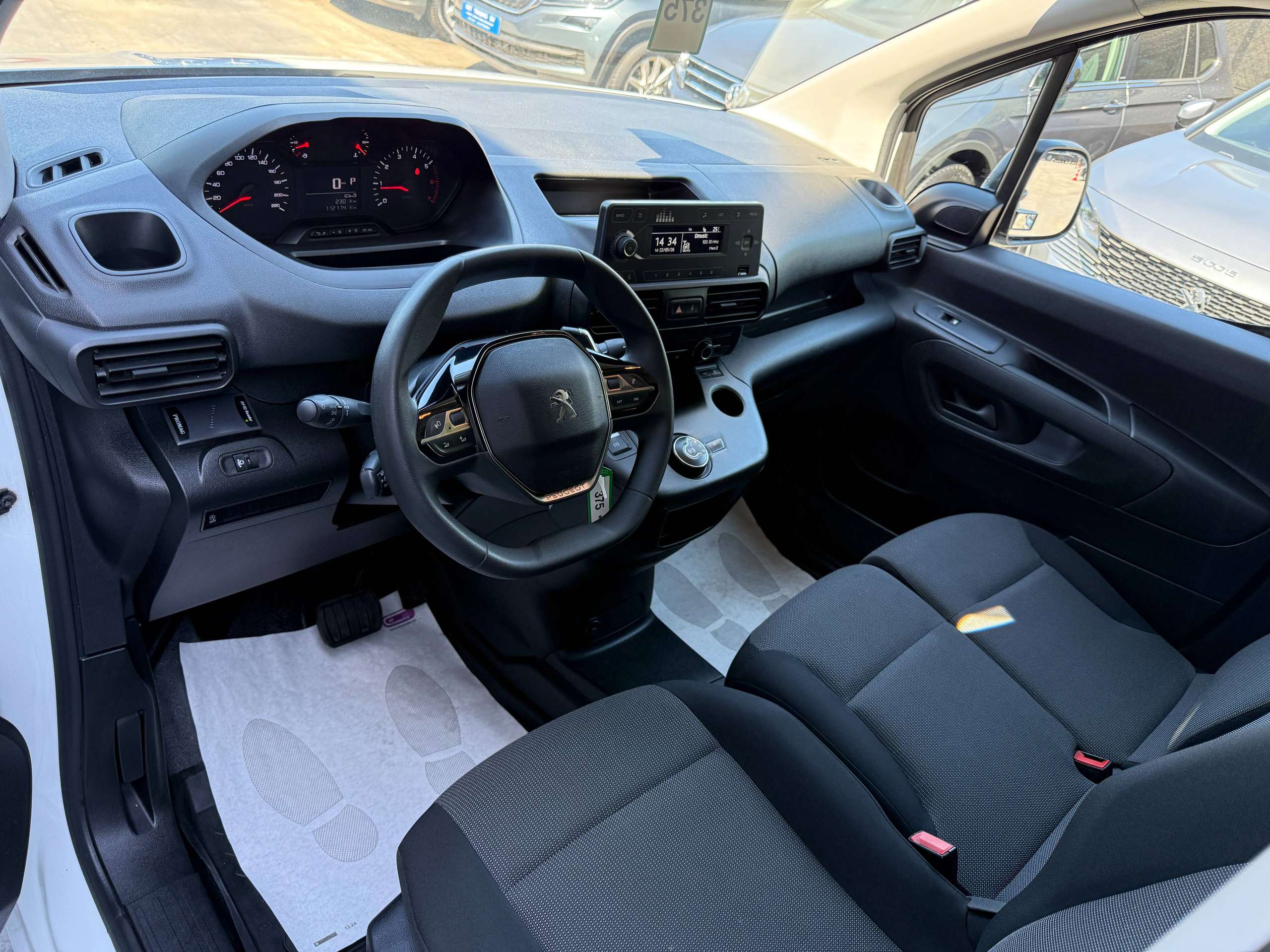 95028cae-d287-4735-84cd-8e4506be1ca912-peugeot-partner-1-5-bluehdi-130pk-automaat-3-zit-bluetooth-pdc-airco-carpass.jpg