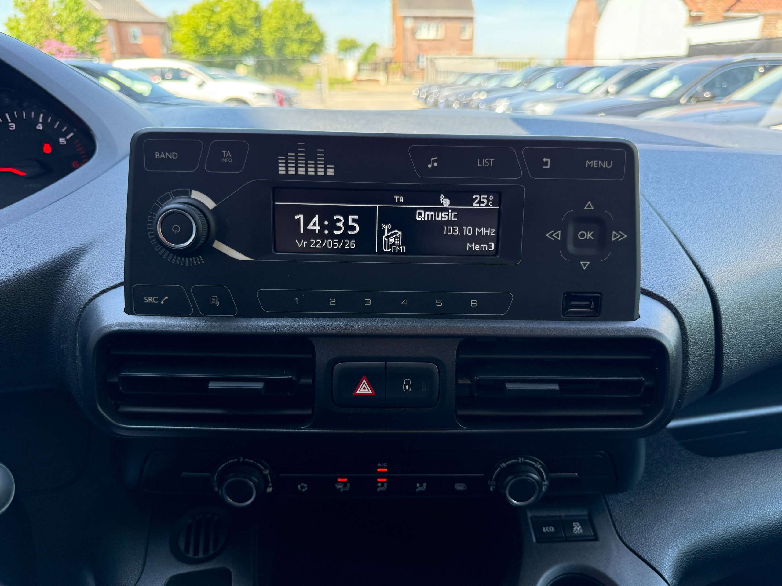 95028cae-d287-4735-84cd-8e4506be1ca917-peugeot-partner-1-5-bluehdi-130pk-automaat-3-zit-bluetooth-pdc-airco-carpass.jpg