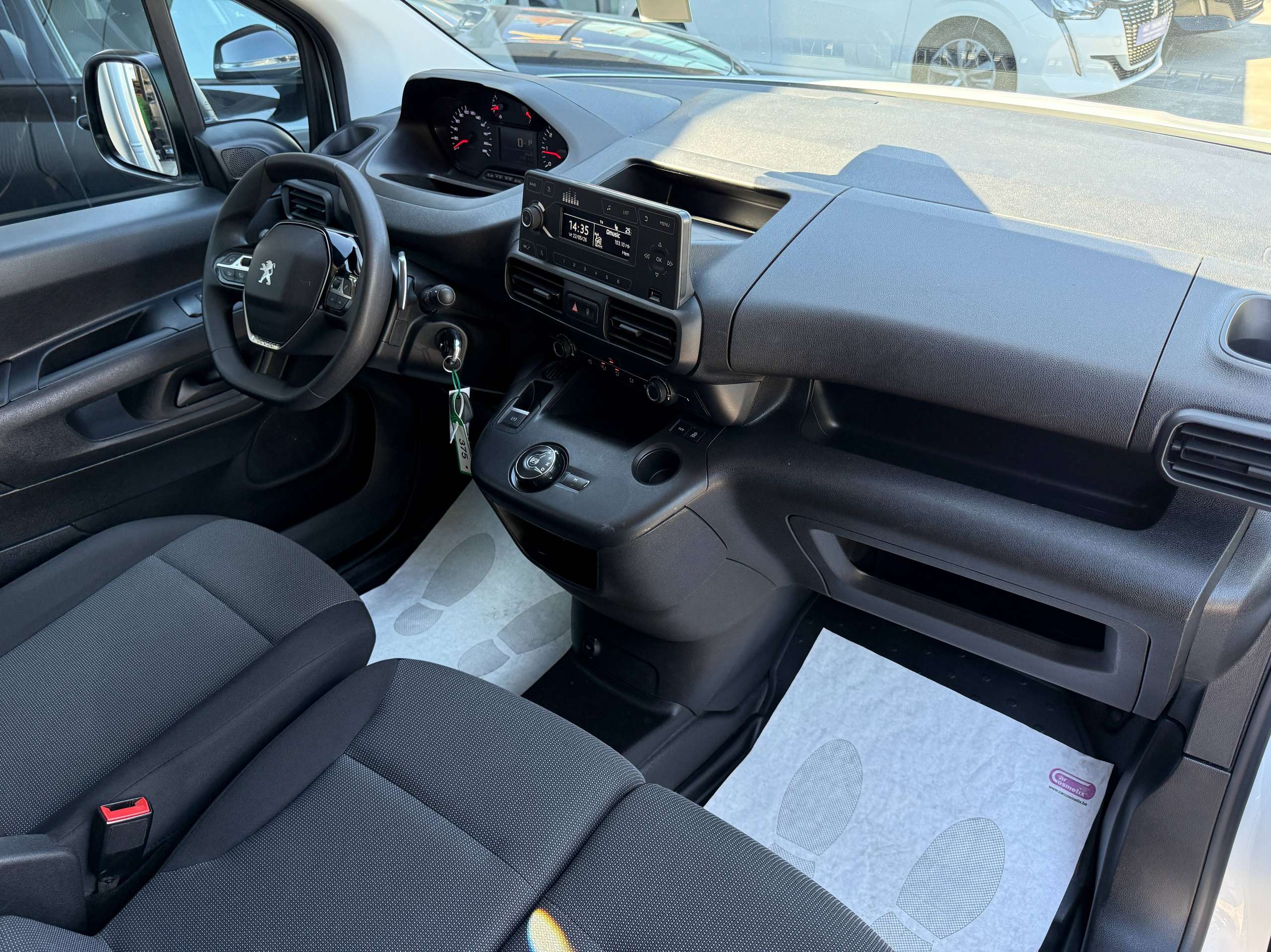 95028cae-d287-4735-84cd-8e4506be1ca921-peugeot-partner-1-5-bluehdi-130pk-automaat-3-zit-bluetooth-pdc-airco-carpass.jpg