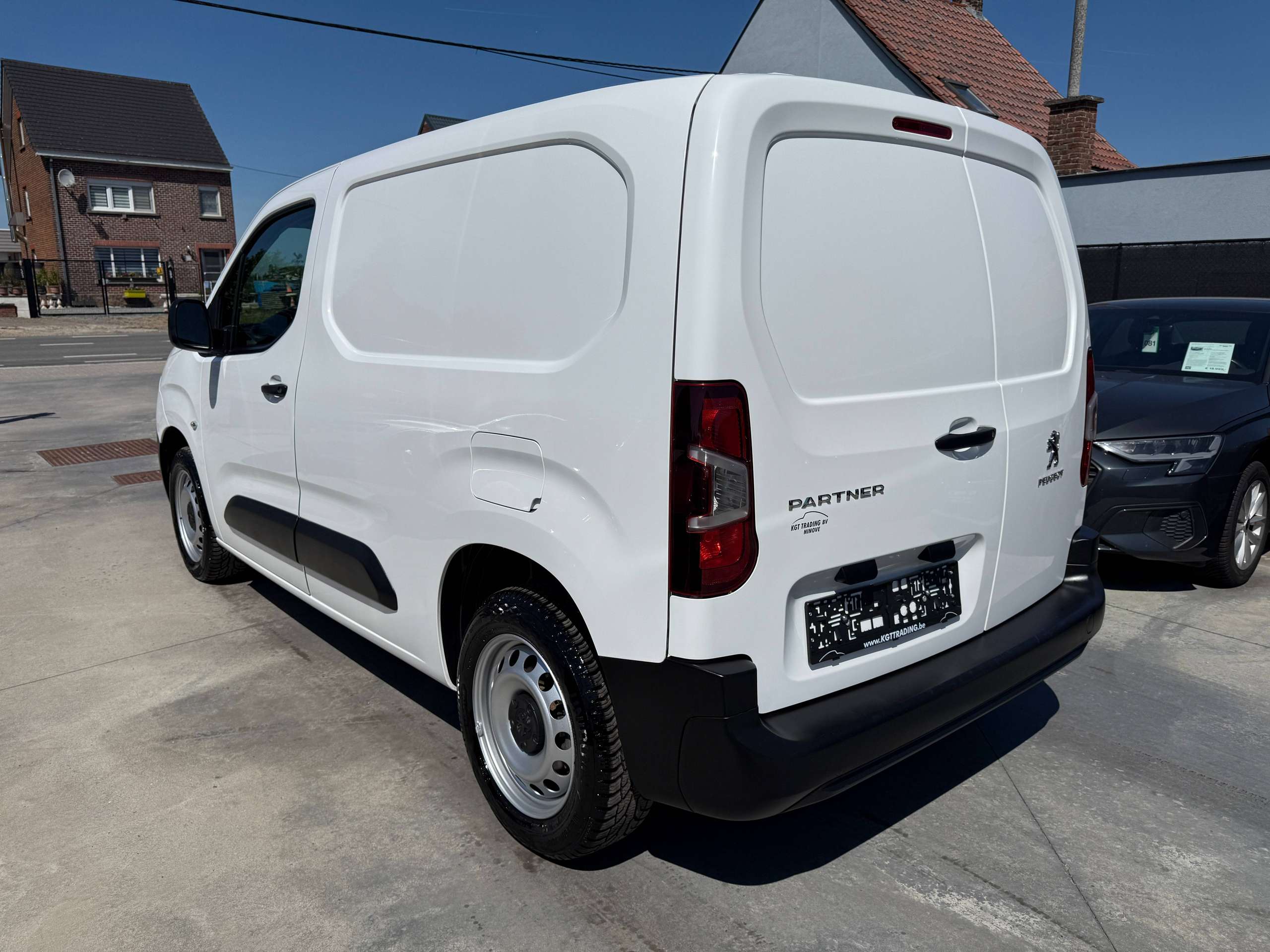 95028cae-d287-4735-84cd-8e4506be1ca97-peugeot-partner-1-5-bluehdi-130pk-automaat-3-zit-bluetooth-pdc-airco-carpass.jpg