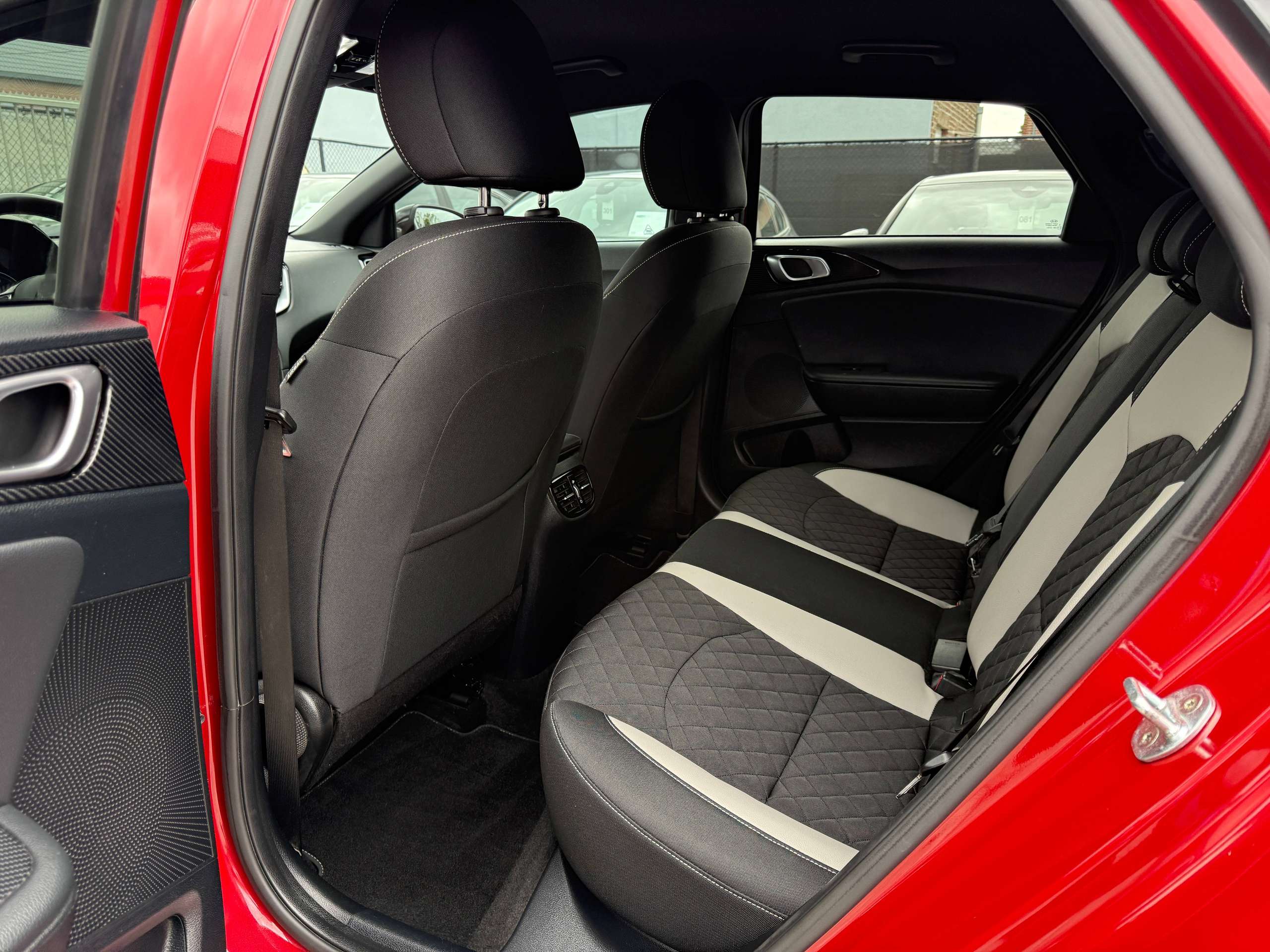 9ea732dd-32a9-451a-b068-a28474bbbe5214-kia-proceed-pro_ceed-1-6-crdi-gt-line-automaat-navigatie-leder-xenon-camera-carplay.jpg