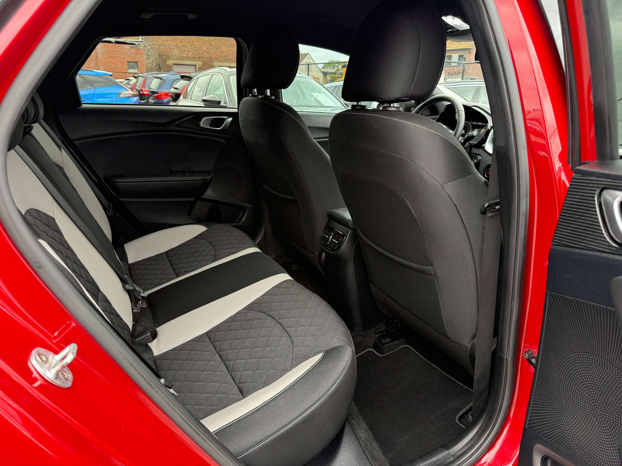 9ea732dd-32a9-451a-b068-a28474bbbe5232-kia-proceed-pro_ceed-1-6-crdi-gt-line-automaat-navigatie-leder-xenon-camera-carplay.jpg