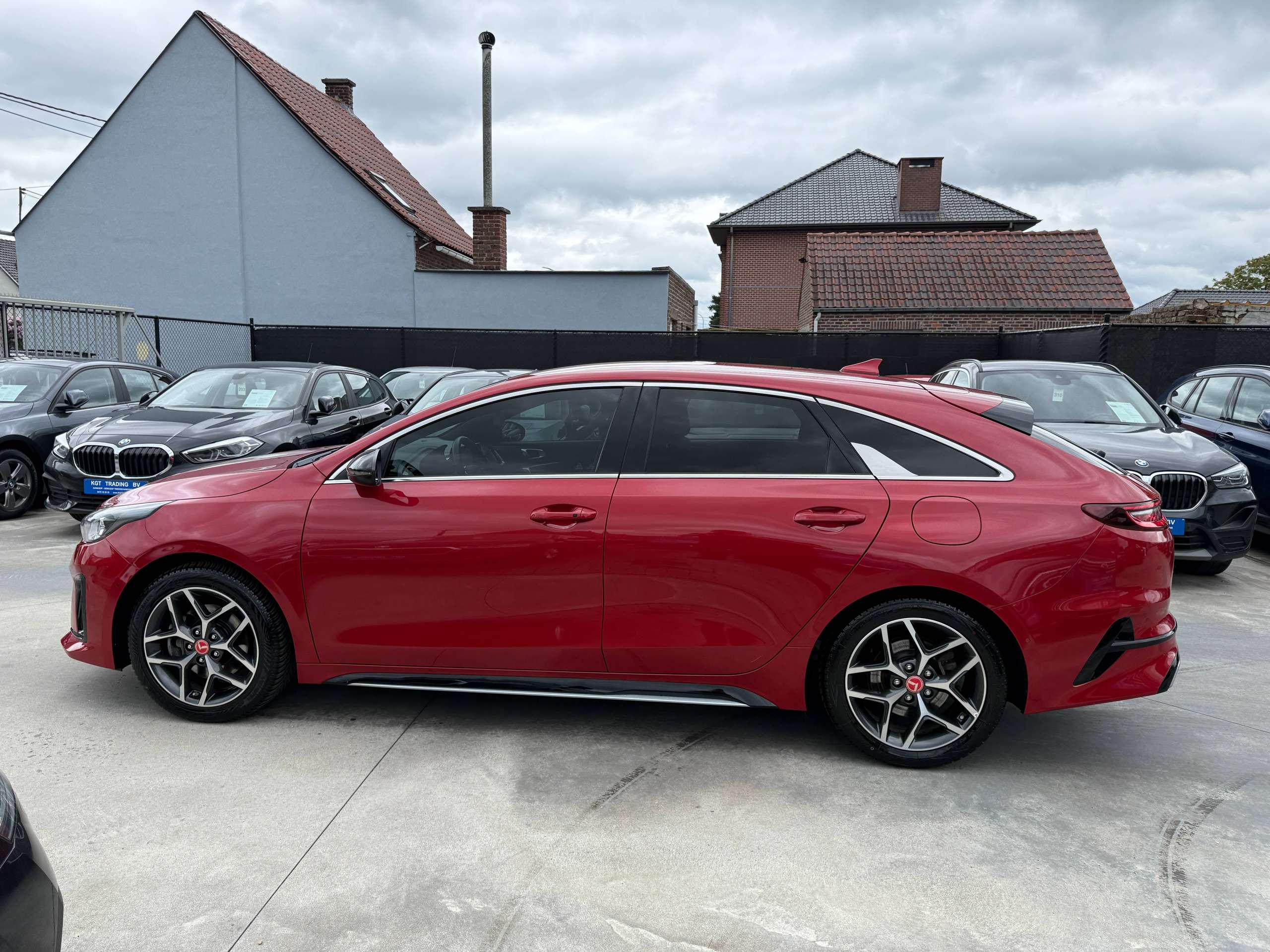 9ea732dd-32a9-451a-b068-a28474bbbe528-kia-proceed-pro_ceed-1-6-crdi-gt-line-automaat-navigatie-leder-xenon-camera-carplay.jpg