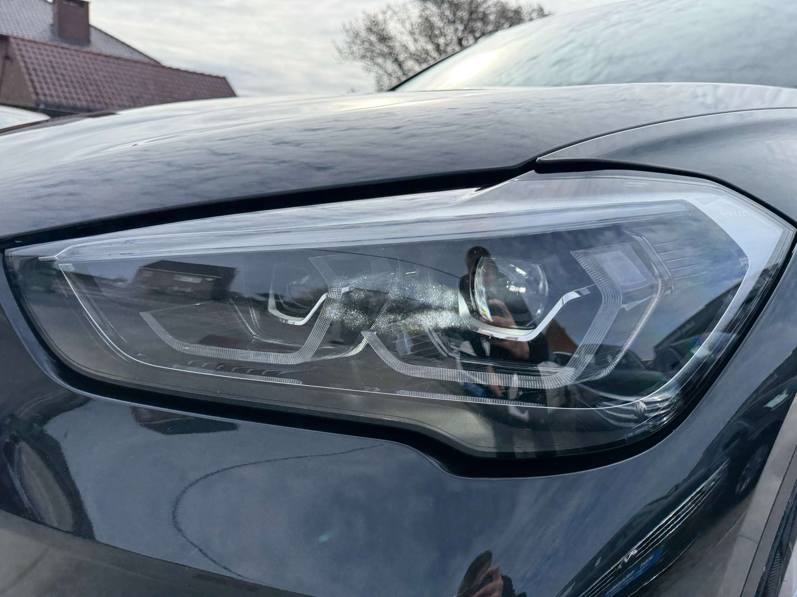 abebf4b4-4e2e-4f39-8652-0833e68b01e110-bmw-x1-2-0da-136pk-automaat-navi-zwart-leder-full-led-camera.jpg