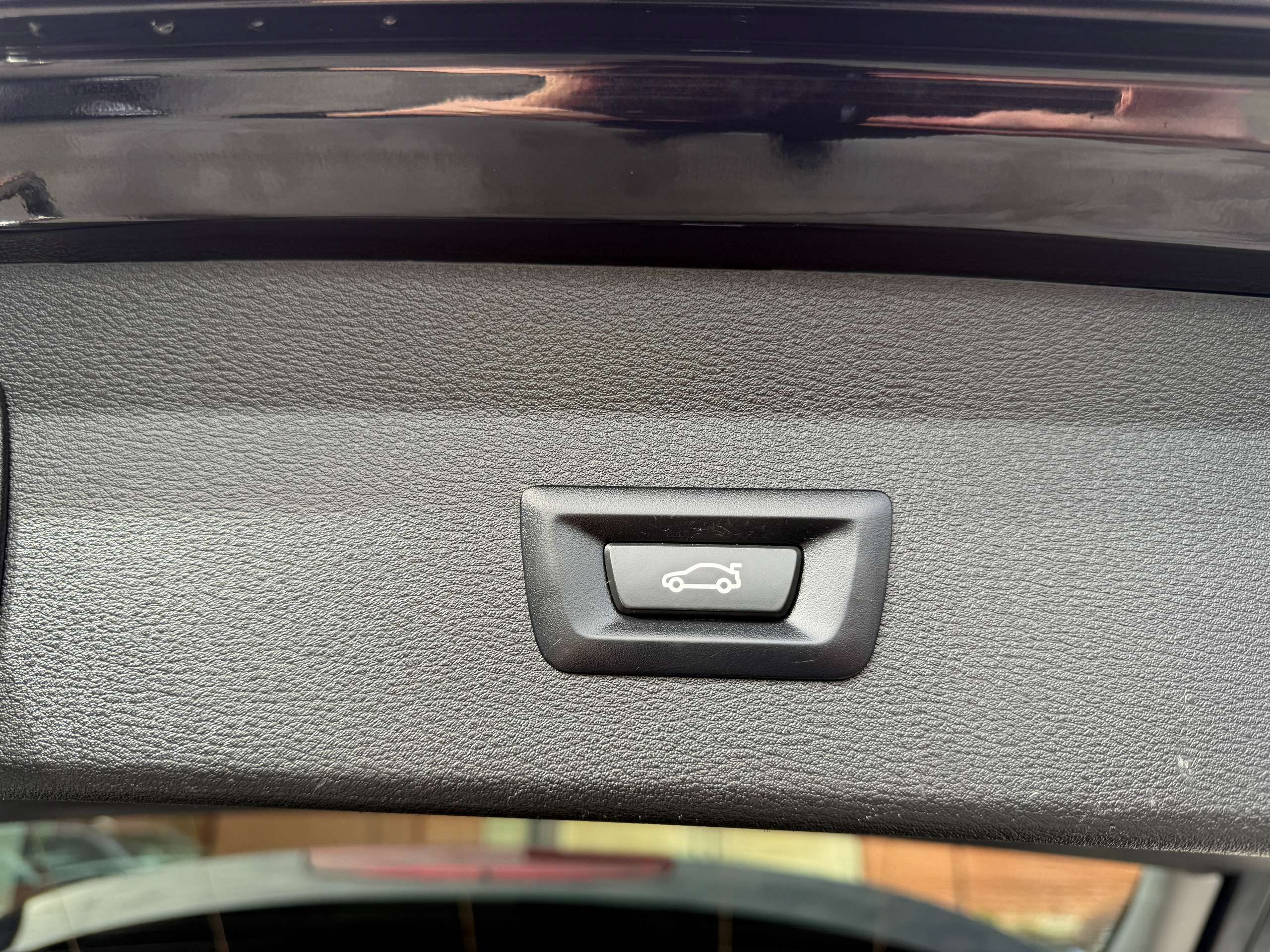 abebf4b4-4e2e-4f39-8652-0833e68b01e117-bmw-x1-2-0da-136pk-automaat-navi-zwart-leder-full-led-camera.jpg