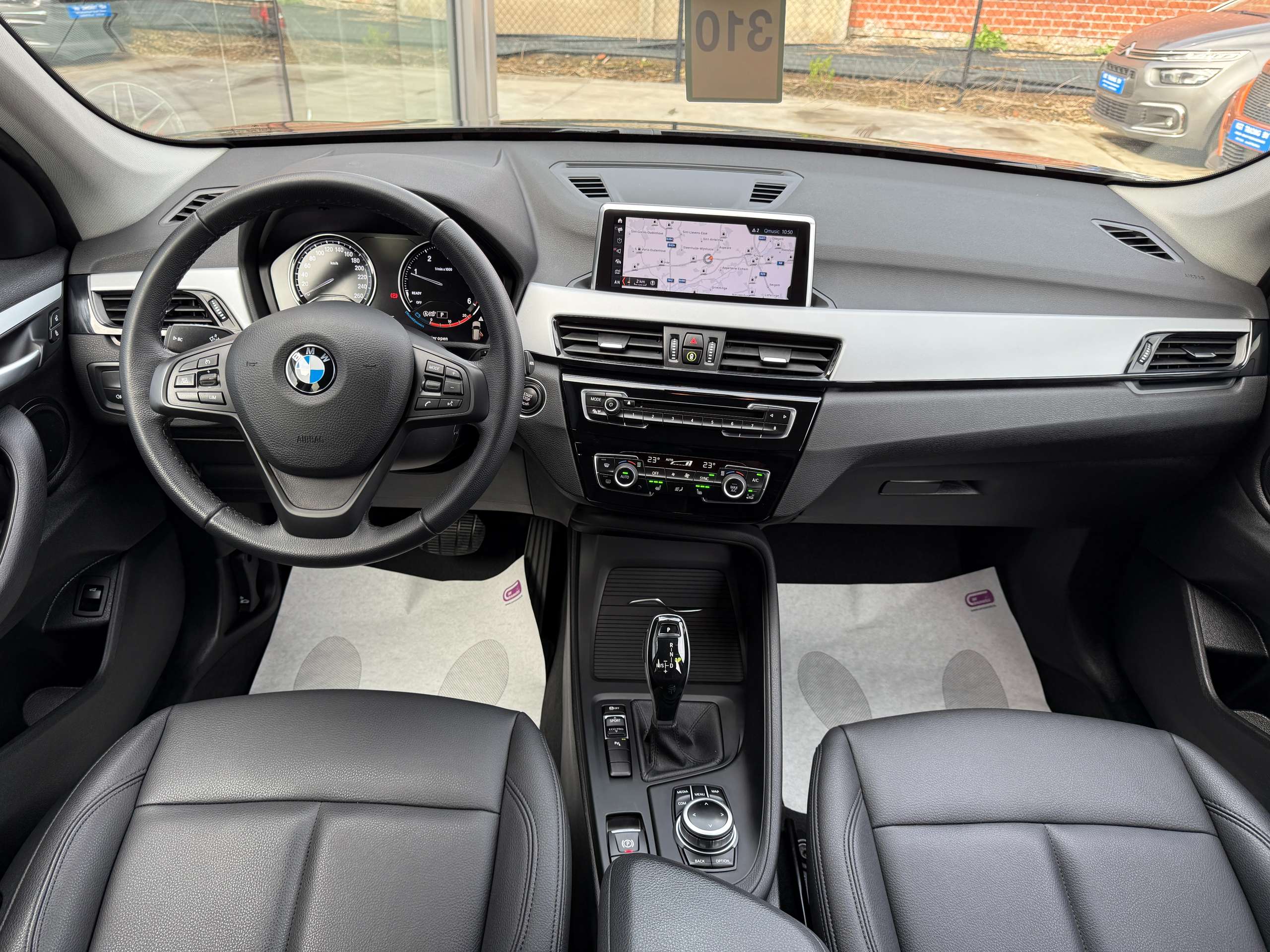 abebf4b4-4e2e-4f39-8652-0833e68b01e131-bmw-x1-2-0da-136pk-automaat-navi-zwart-leder-full-led-camera.jpg