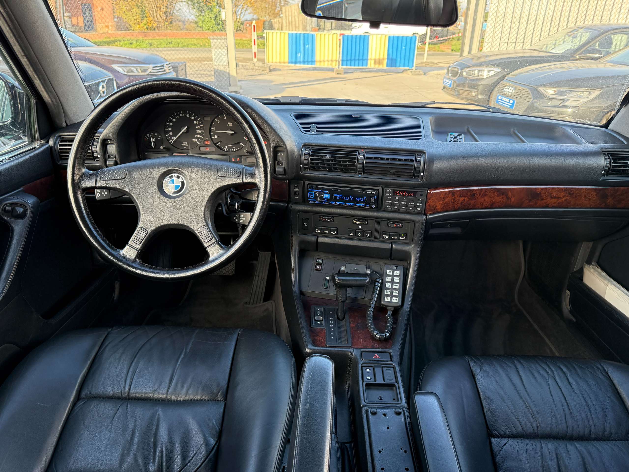 adbb8c4d-3f74-4996-8186-5c5e95e6450c21-bmw-750-il-oldtimer-b6-gepantserd-unieke-staatslimousine.jpg