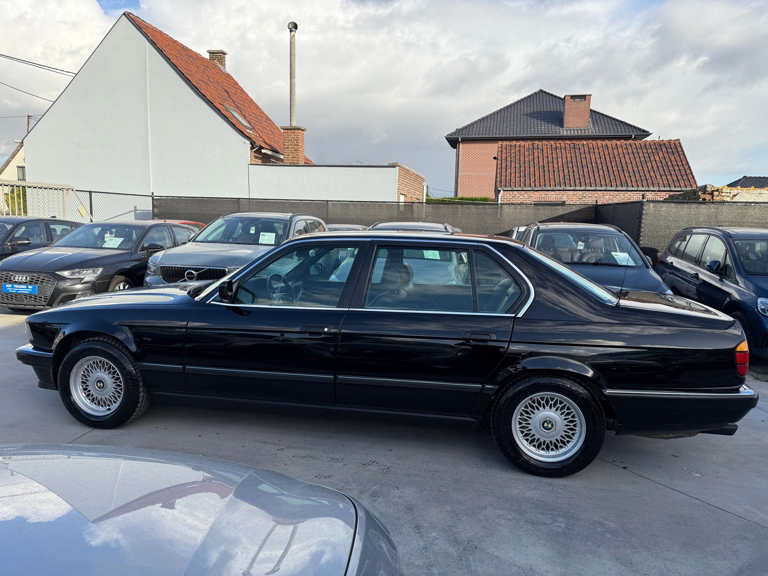 adbb8c4d-3f74-4996-8186-5c5e95e6450c8-bmw-750-il-oldtimer-b6-gepantserd-unieke-staatslimousine.jpg
