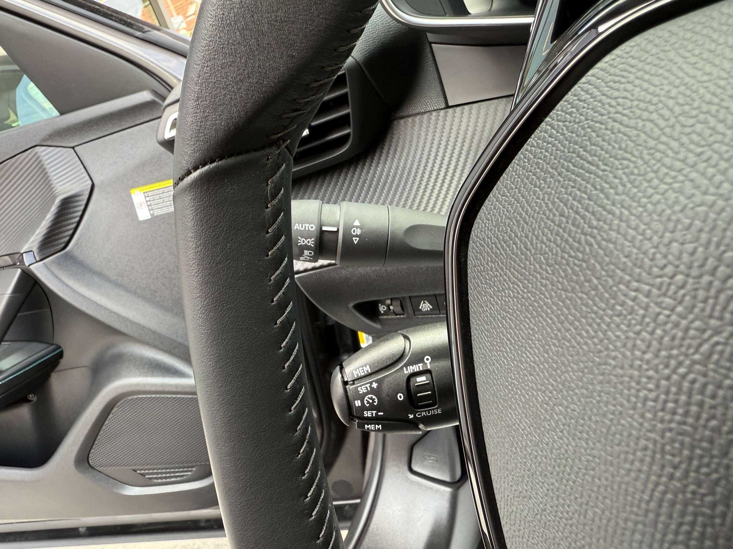 daf3a78d-541e-4ada-9df2-6c32a7a4316416-peugeot-2008-1-2i-130pk-allure-navigatie-camera-leder-carplay-full-led-lane-assist.jpg