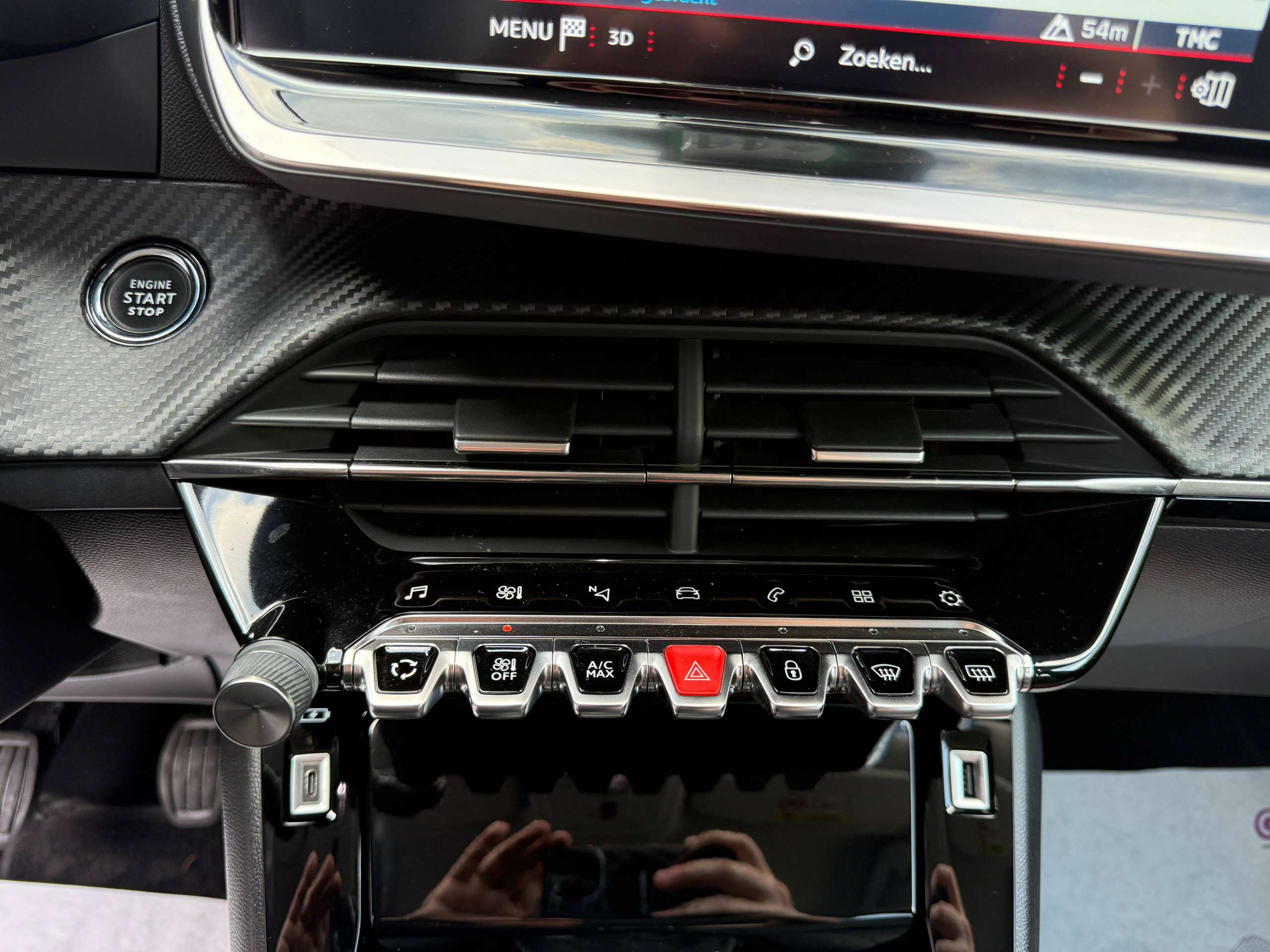 daf3a78d-541e-4ada-9df2-6c32a7a4316418-peugeot-2008-1-2i-130pk-allure-navigatie-camera-leder-carplay-full-led-lane-assist.jpg