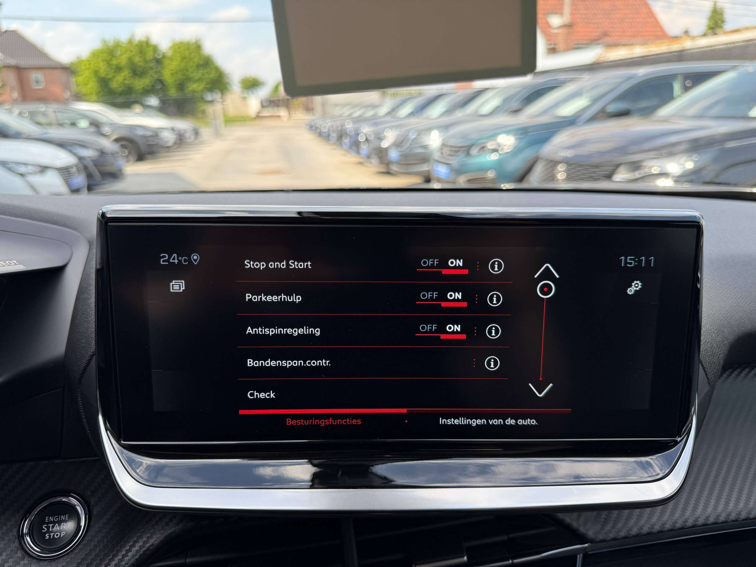 daf3a78d-541e-4ada-9df2-6c32a7a4316421-peugeot-2008-1-2i-130pk-allure-navigatie-camera-leder-carplay-full-led-lane-assist.jpg