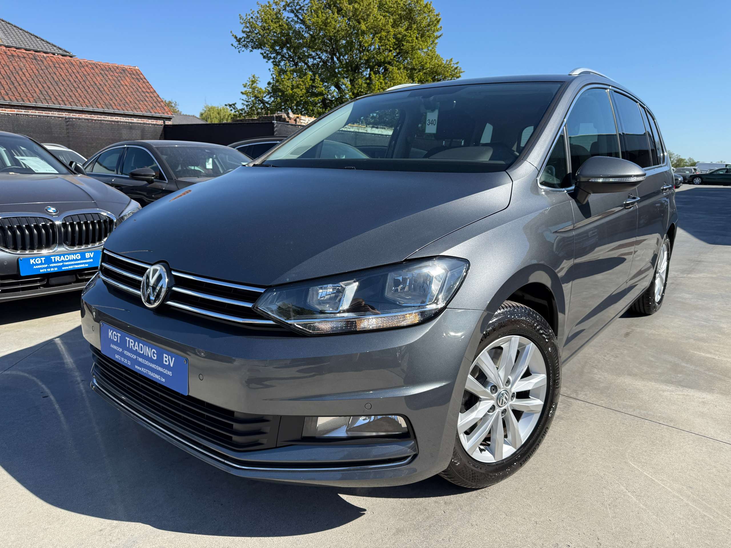 e009a36a-f888-49a0-a25b-89e3b8f802021-volkswagen-touran-1-2-tsi-110pk-highline-navigatie-bluetooth-pdc-va-alu.jpg