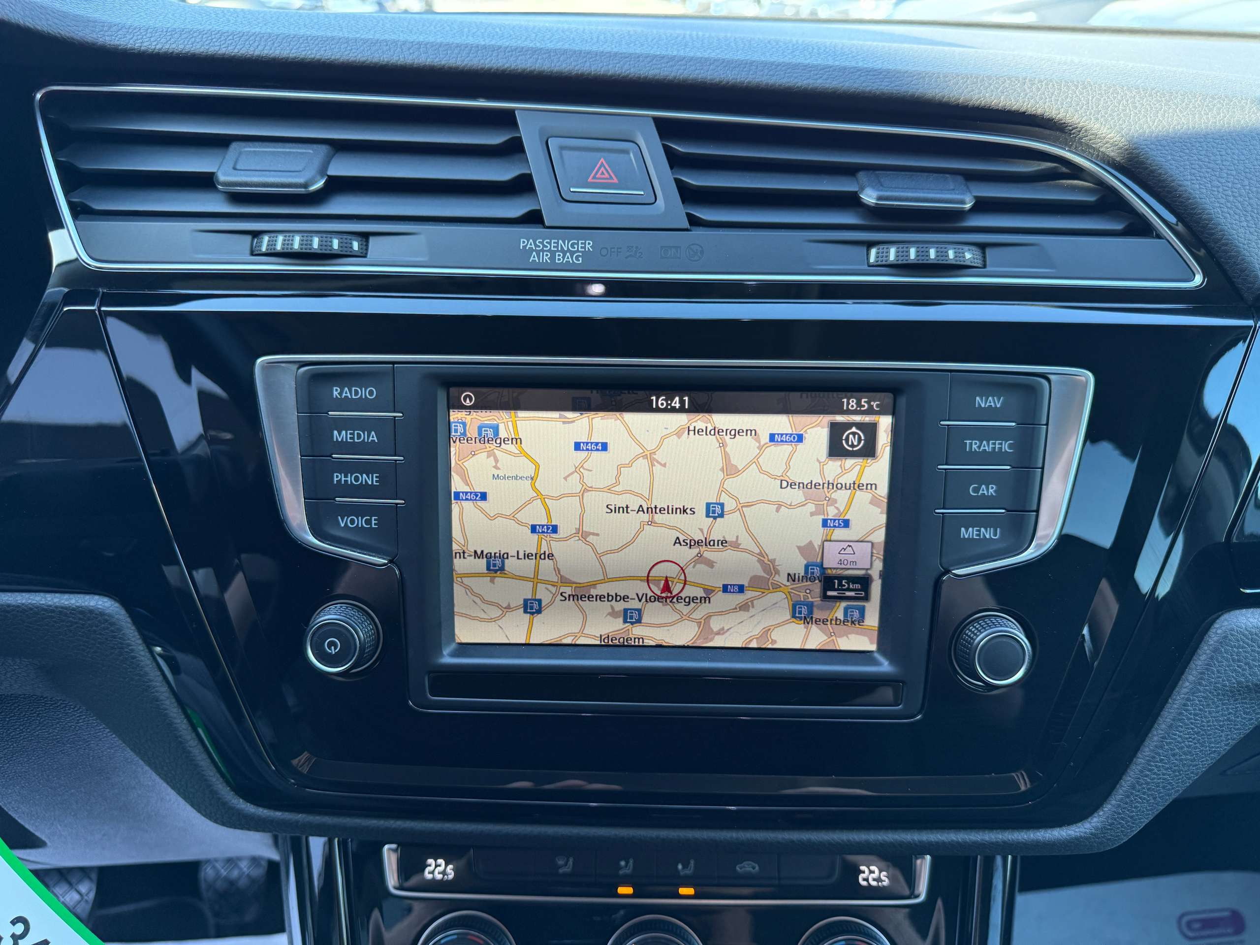 e009a36a-f888-49a0-a25b-89e3b8f8020218-volkswagen-touran-1-2-tsi-110pk-highline-navigatie-bluetooth-pdc-va-alu.jpg