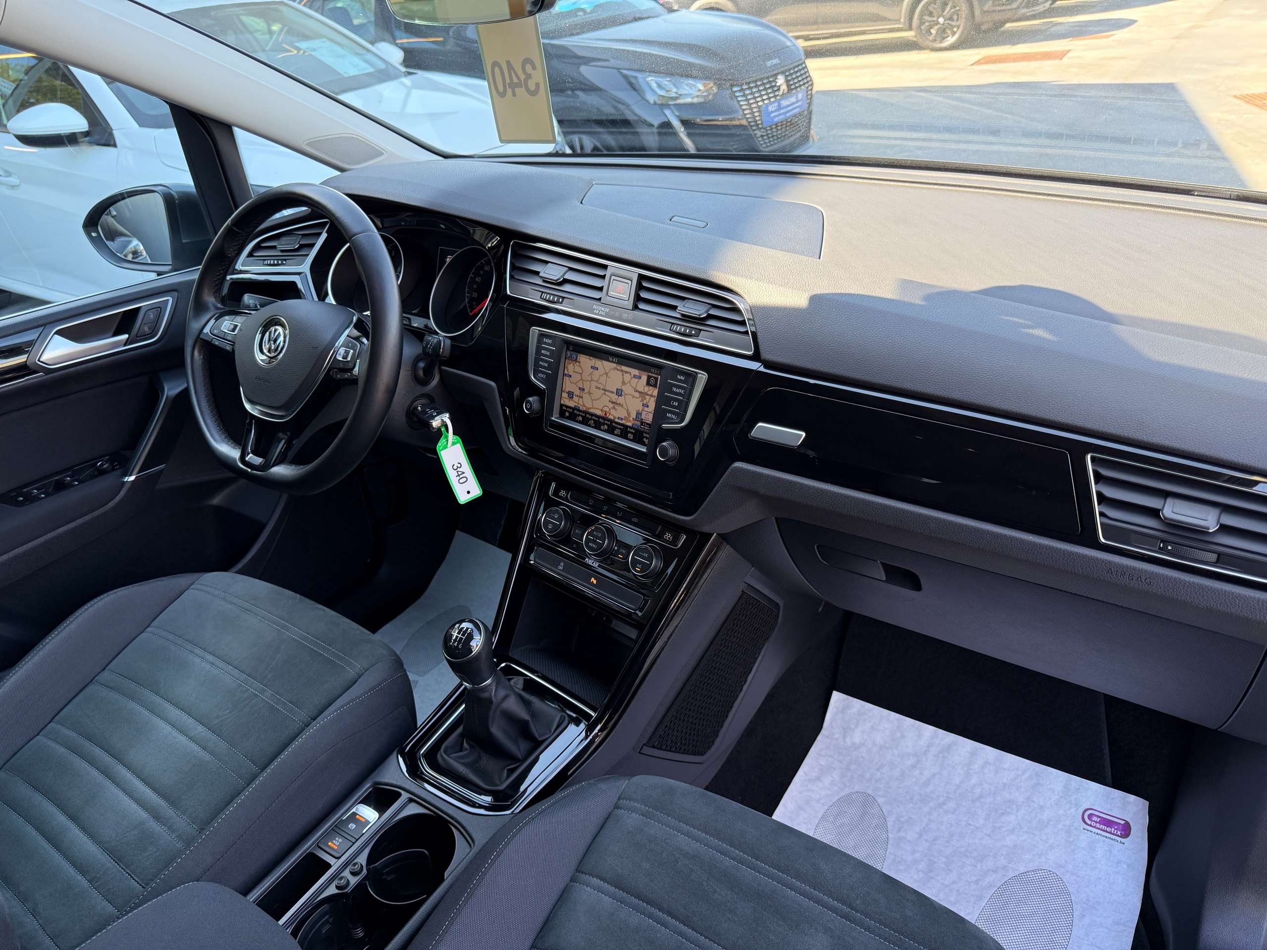 e009a36a-f888-49a0-a25b-89e3b8f8020223-volkswagen-touran-1-2-tsi-110pk-highline-navigatie-bluetooth-pdc-va-alu.jpg