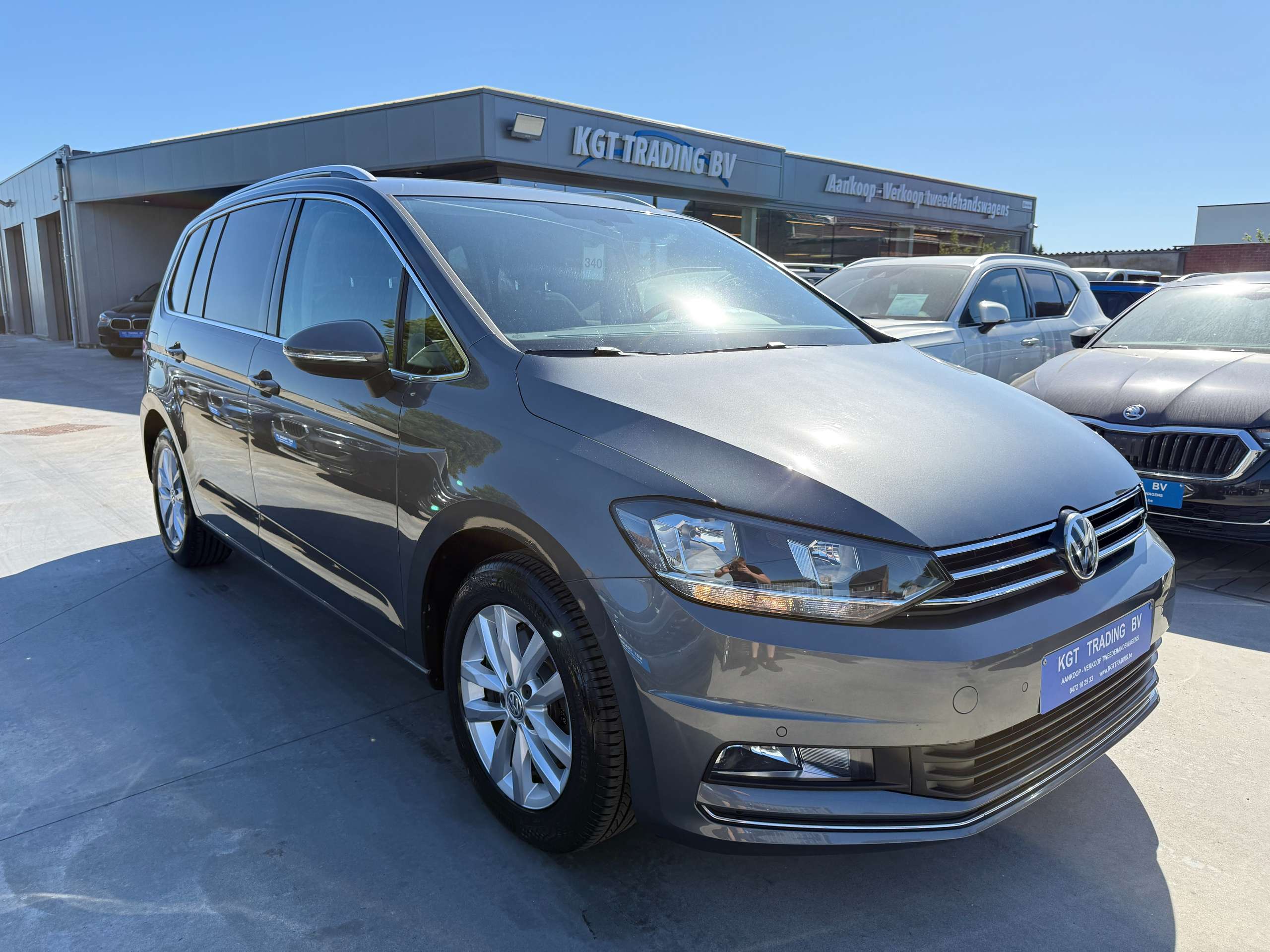 e009a36a-f888-49a0-a25b-89e3b8f802023-volkswagen-touran-1-2-tsi-110pk-highline-navigatie-bluetooth-pdc-va-alu.jpg