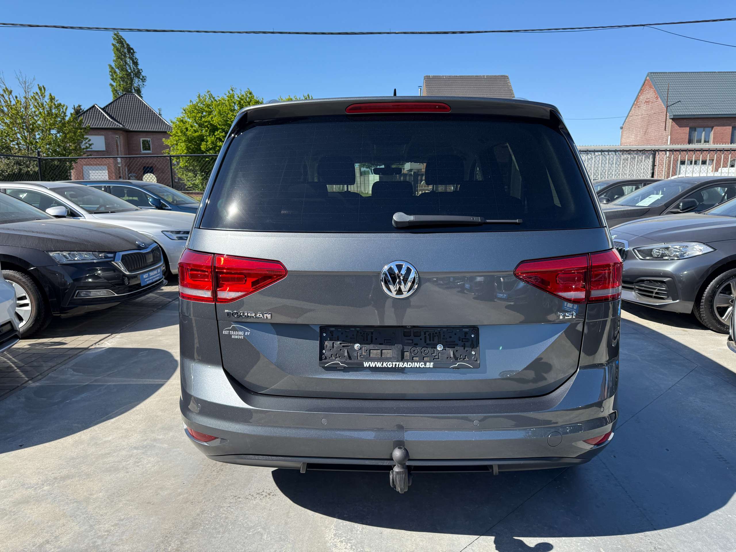 e009a36a-f888-49a0-a25b-89e3b8f802026-volkswagen-touran-1-2-tsi-110pk-highline-navigatie-bluetooth-pdc-va-alu.jpg