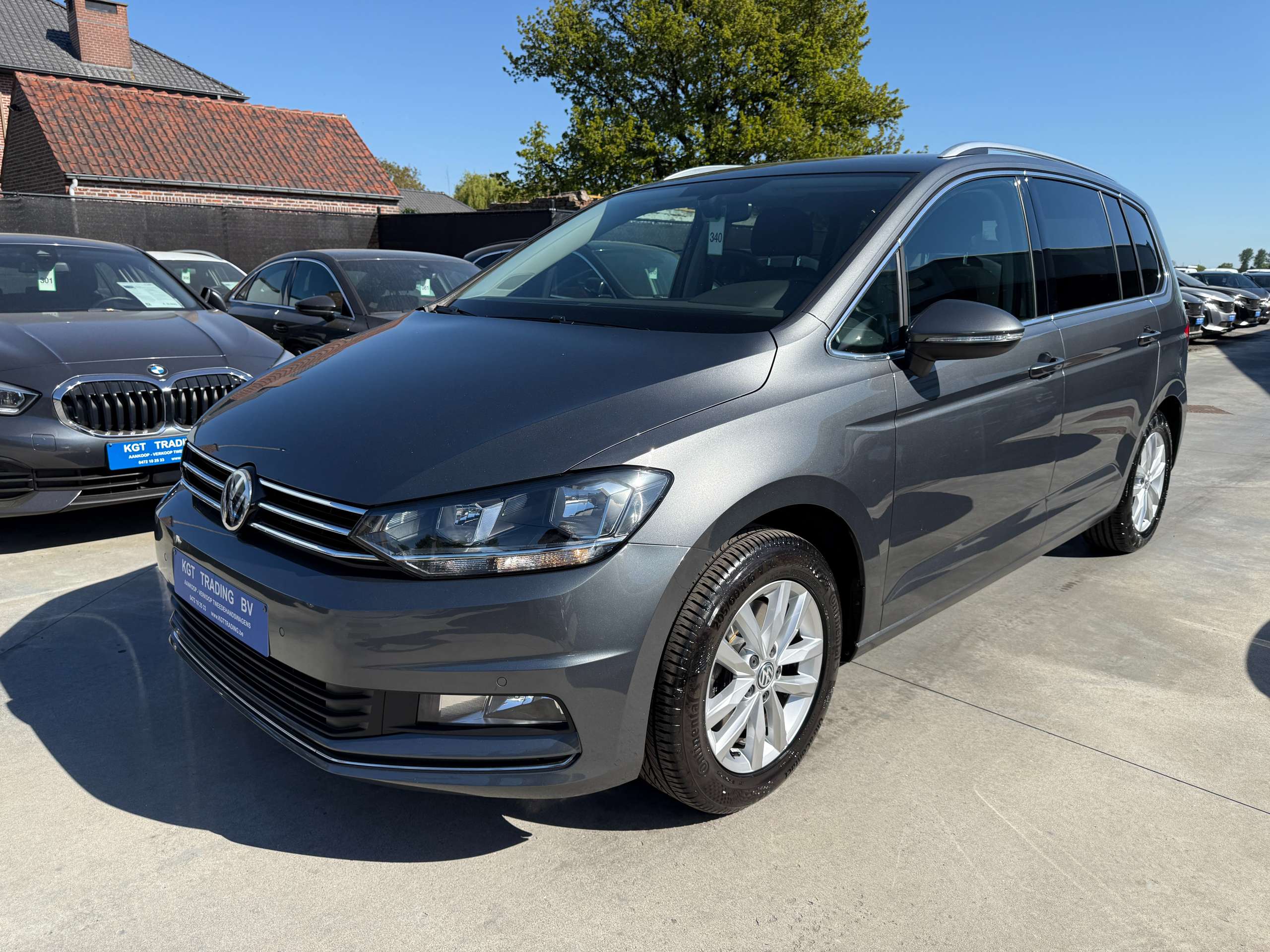 e009a36a-f888-49a0-a25b-89e3b8f802029-volkswagen-touran-1-2-tsi-110pk-highline-navigatie-bluetooth-pdc-va-alu.jpg
