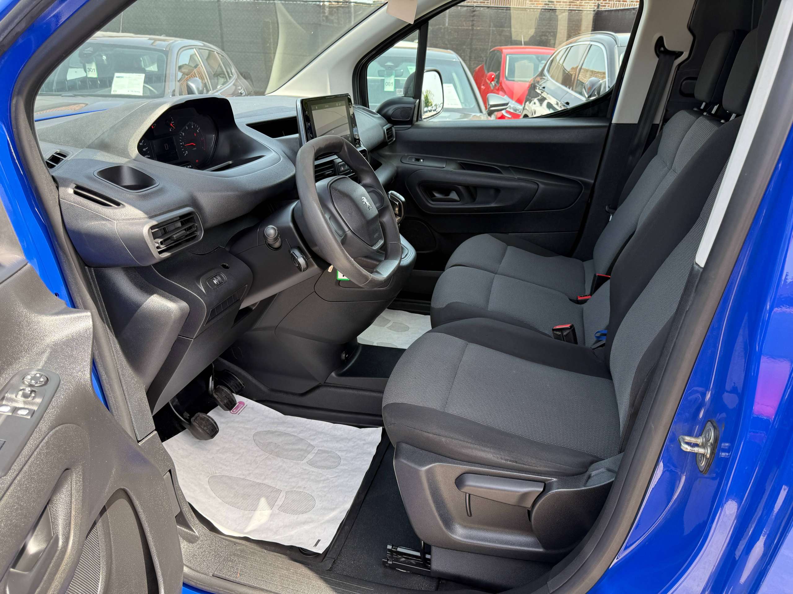 e73924c2-ae52-4484-b188-52774d63ec1a11-peugeot-partner-1-5-bluehdi-l2-3zit-navigatie-carplay-pdc-bluetooth-a-c.jpg