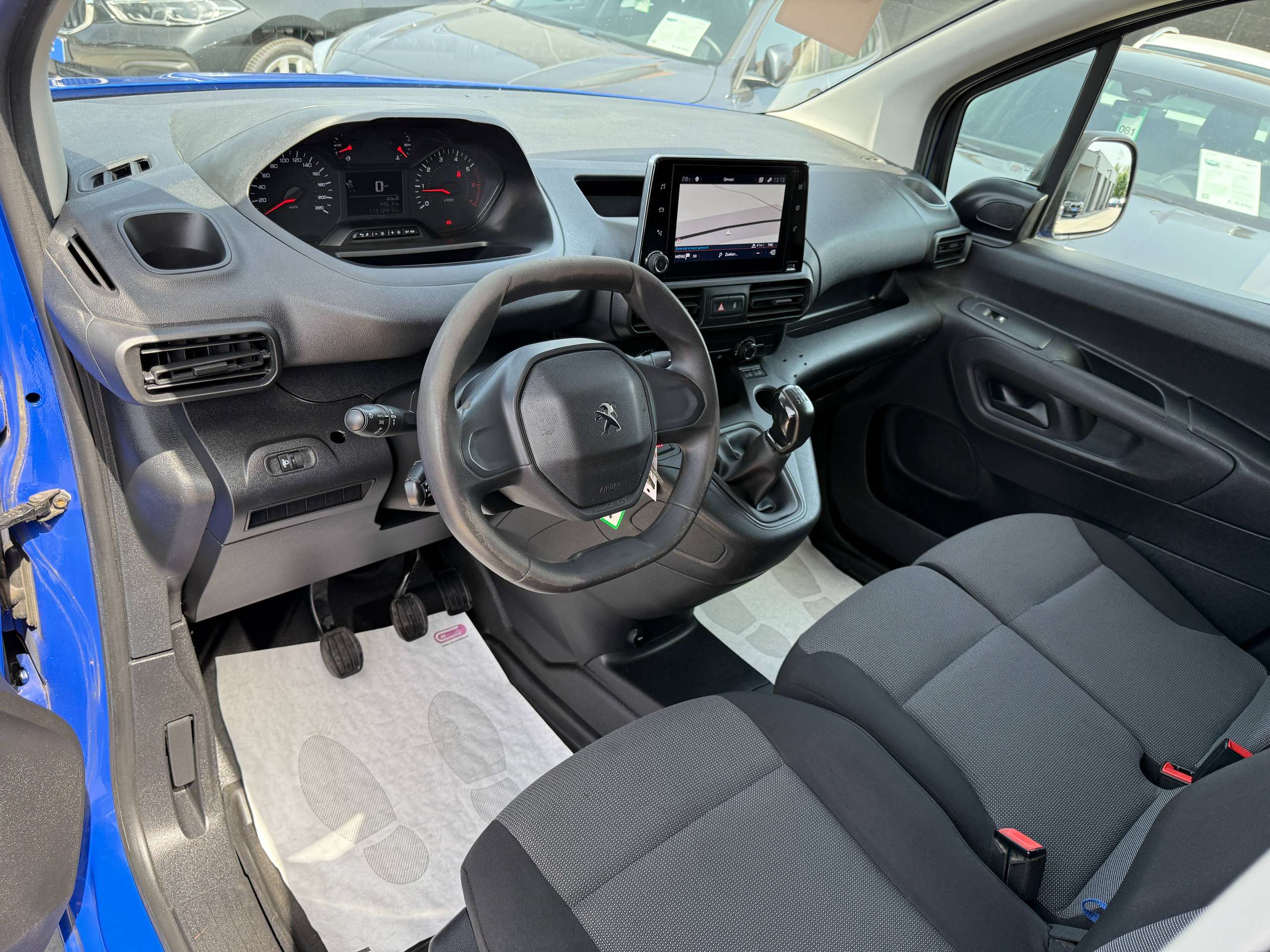e73924c2-ae52-4484-b188-52774d63ec1a12-peugeot-partner-1-5-bluehdi-l2-3zit-navigatie-carplay-pdc-bluetooth-a-c.jpg