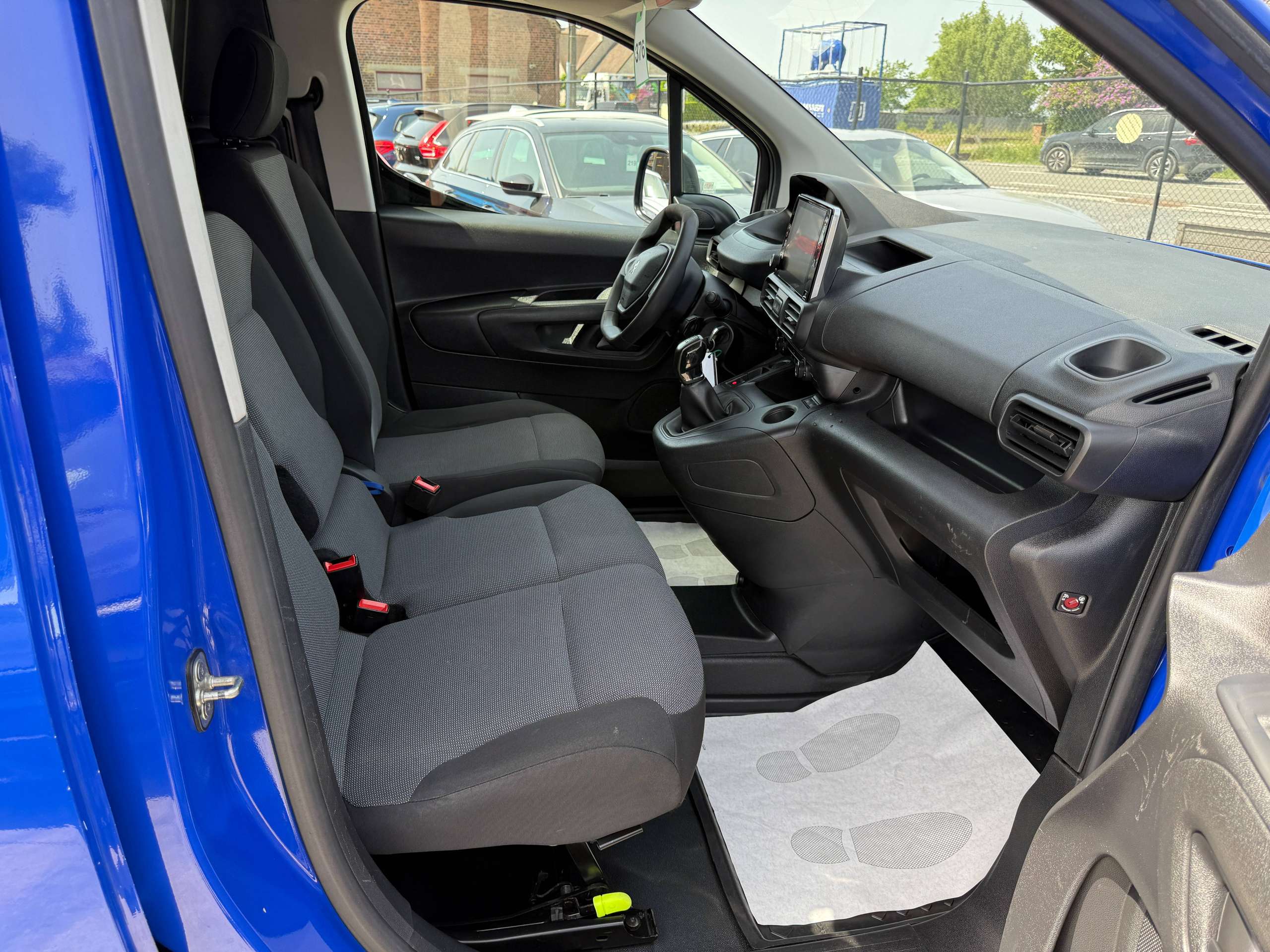e73924c2-ae52-4484-b188-52774d63ec1a27-peugeot-partner-1-5-bluehdi-l2-3zit-navigatie-carplay-pdc-bluetooth-a-c.jpg