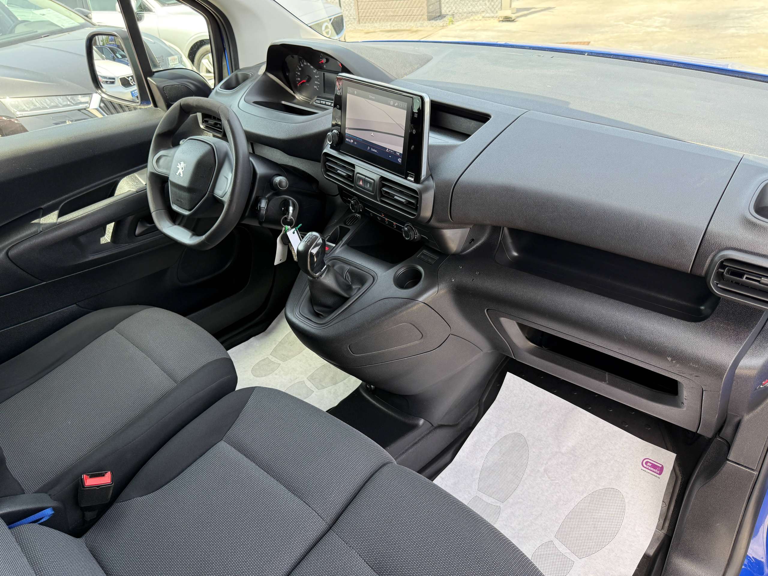 e73924c2-ae52-4484-b188-52774d63ec1a28-peugeot-partner-1-5-bluehdi-l2-3zit-navigatie-carplay-pdc-bluetooth-a-c.jpg