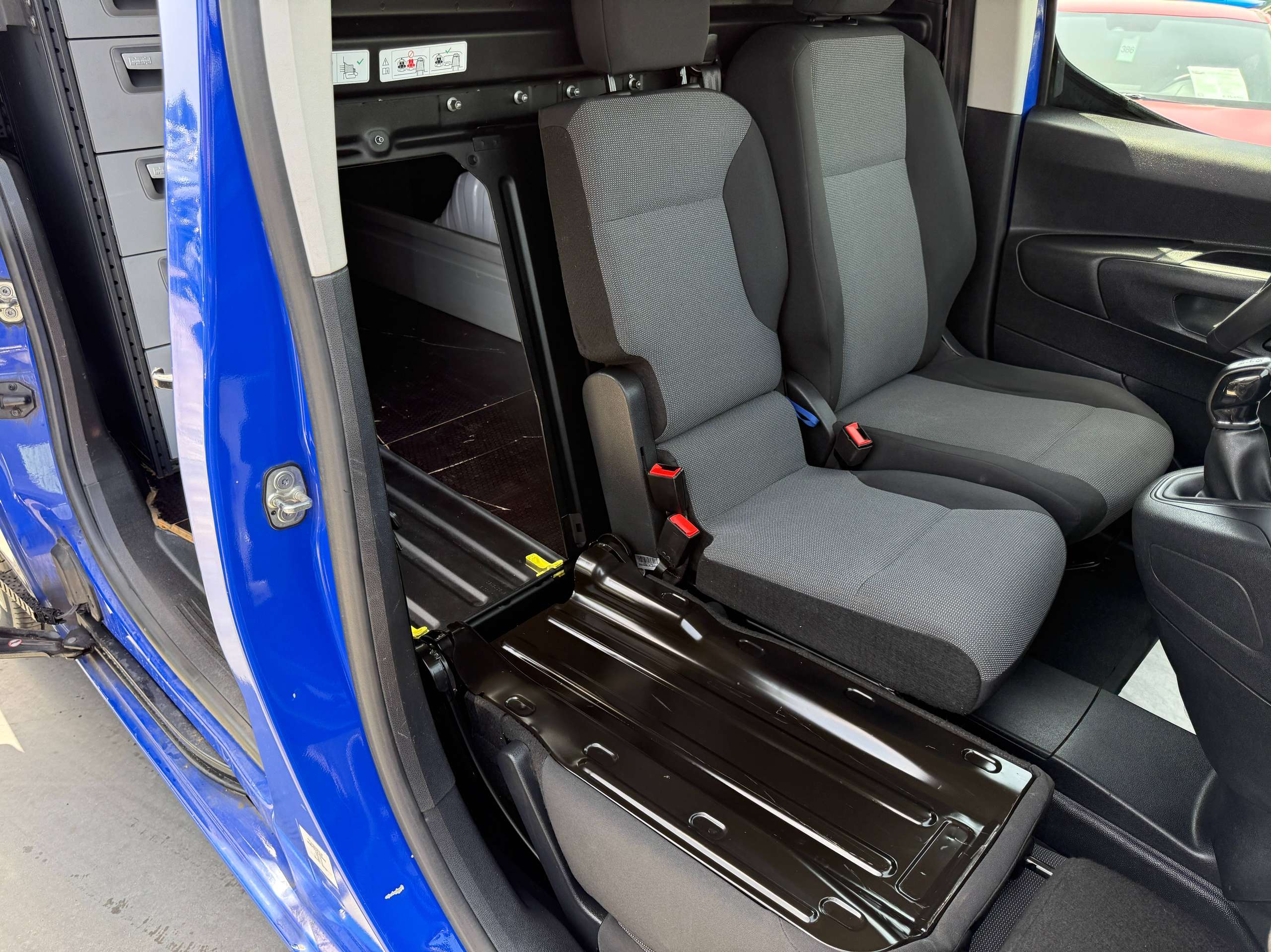 e73924c2-ae52-4484-b188-52774d63ec1a30-peugeot-partner-1-5-bluehdi-l2-3zit-navigatie-carplay-pdc-bluetooth-a-c.jpg
