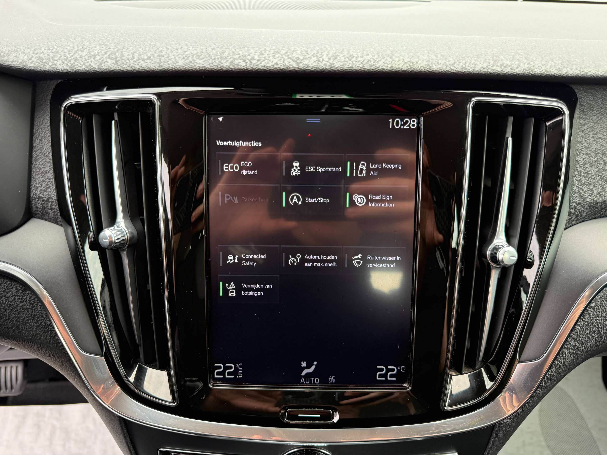 f32dae7c-1a87-4ef5-ae95-5df792e9a9b918-volvo-v60-2-0d3-150pk-navigatie-full-led-leder-carplay-pdc-bluetooth.jpg