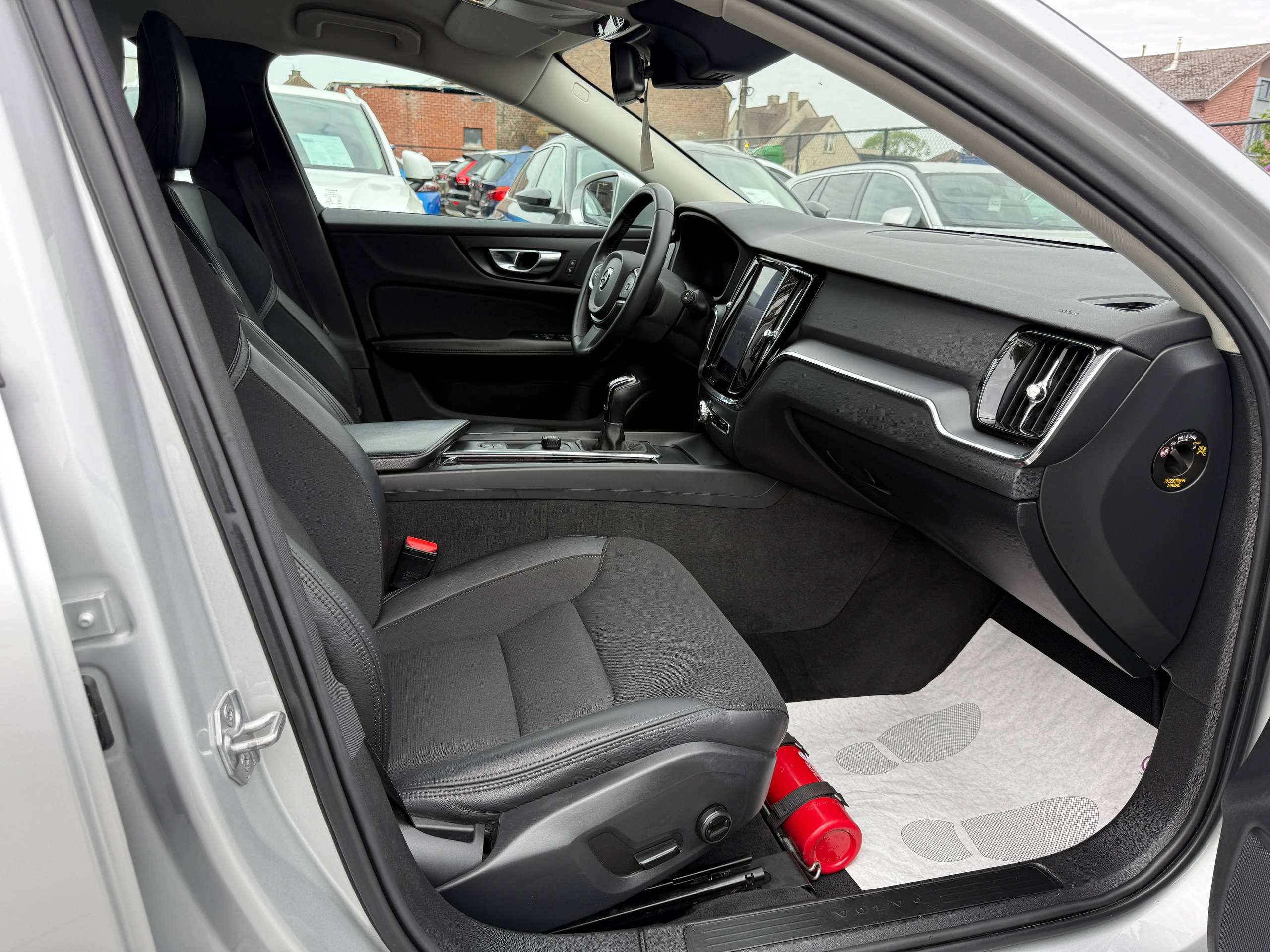 f32dae7c-1a87-4ef5-ae95-5df792e9a9b922-volvo-v60-2-0d3-150pk-navigatie-full-led-leder-carplay-pdc-bluetooth.jpg