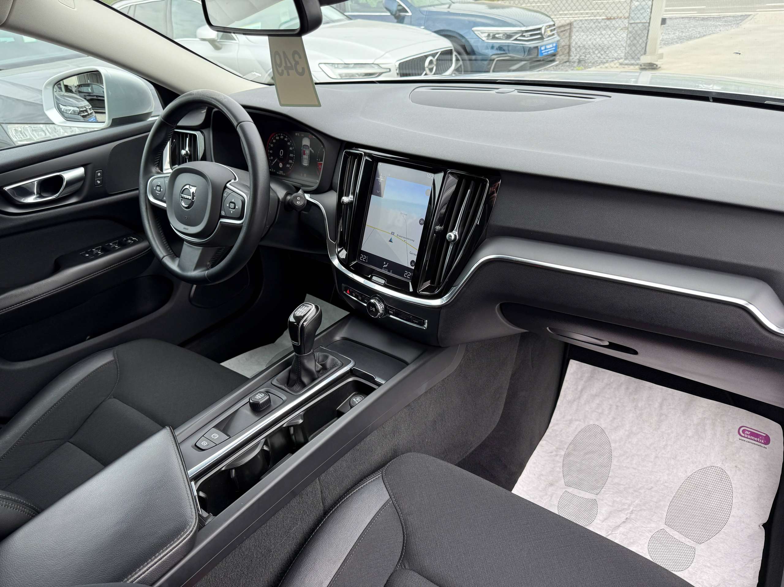 f32dae7c-1a87-4ef5-ae95-5df792e9a9b923-volvo-v60-2-0d3-150pk-navigatie-full-led-leder-carplay-pdc-bluetooth.jpg