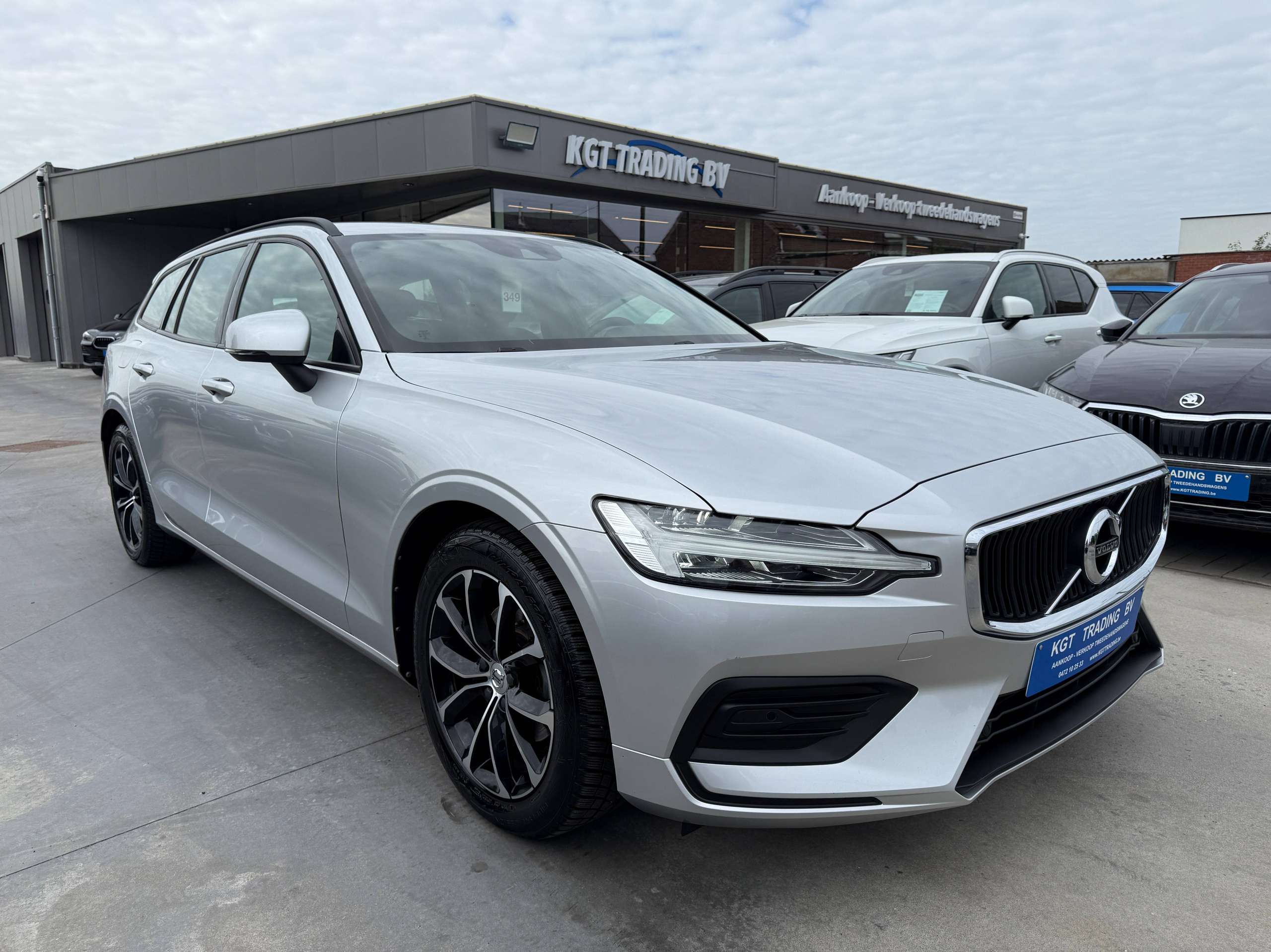 f32dae7c-1a87-4ef5-ae95-5df792e9a9b93-volvo-v60-2-0d3-150pk-navigatie-full-led-leder-carplay-pdc-bluetooth.jpg
