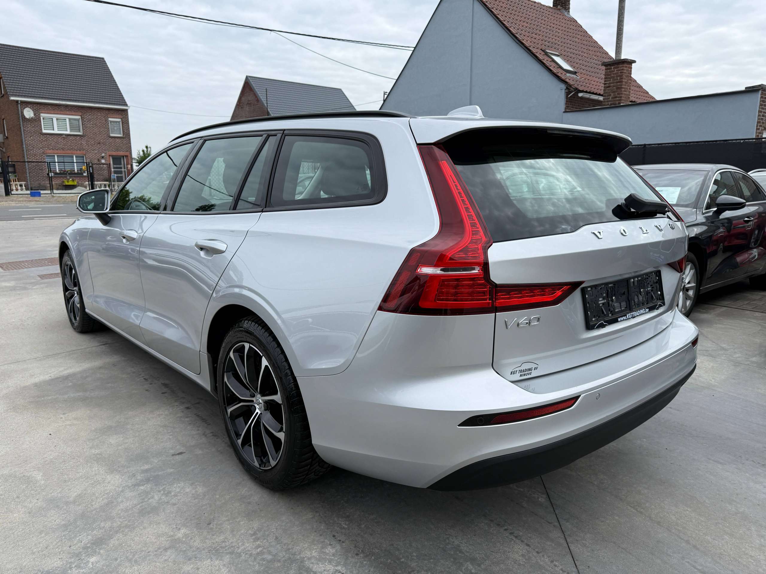 f32dae7c-1a87-4ef5-ae95-5df792e9a9b97-volvo-v60-2-0d3-150pk-navigatie-full-led-leder-carplay-pdc-bluetooth.jpg