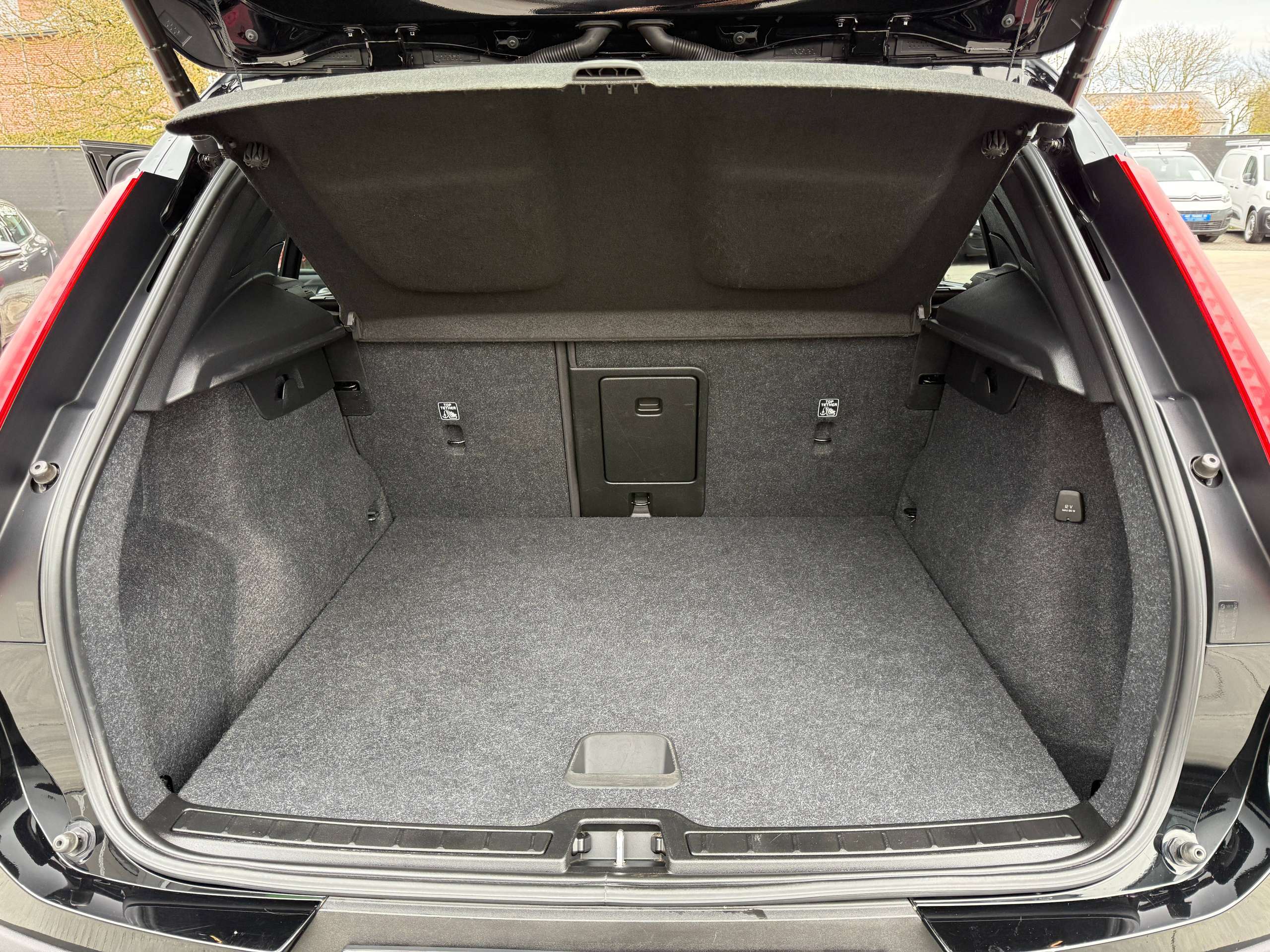 02970feb-fe48-4337-aded-fe7d51148efc15-volvo-xc40-1-5-t2-r-design-navigatie-leder-full-led-carplay.jpg