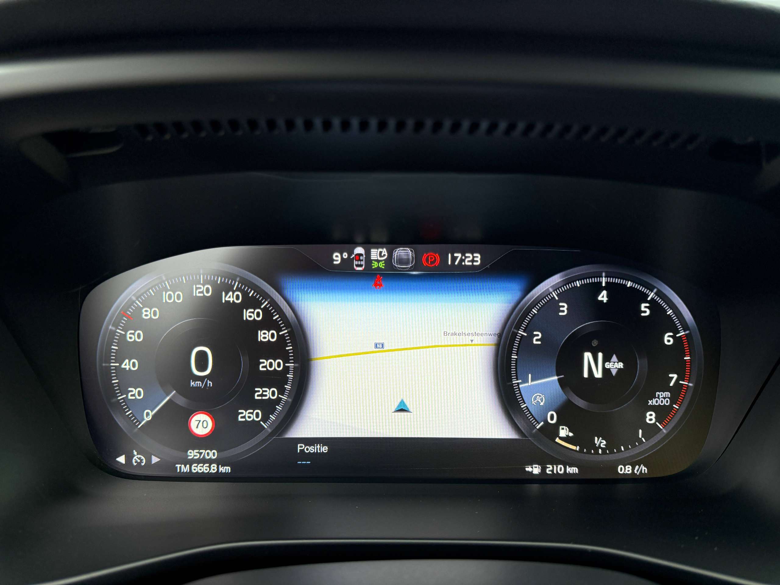 02970feb-fe48-4337-aded-fe7d51148efc18-volvo-xc40-1-5-t2-r-design-navigatie-leder-full-led-carplay.jpg