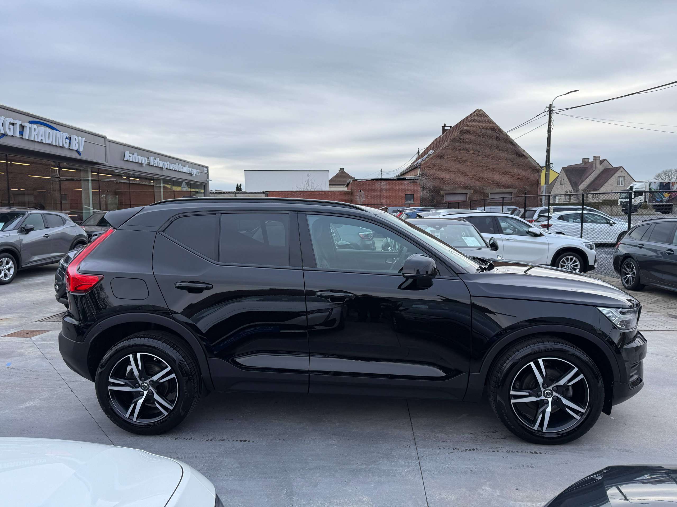 02970feb-fe48-4337-aded-fe7d51148efc4-volvo-xc40-1-5-t2-r-design-navigatie-leder-full-led-carplay.jpg