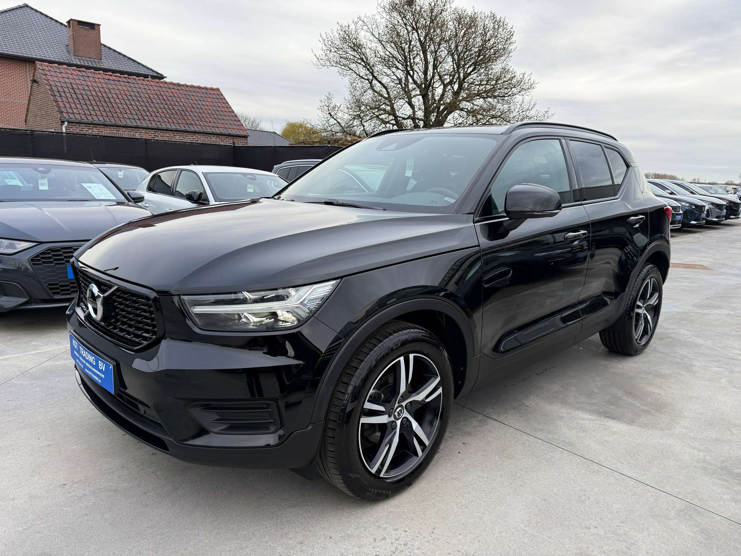 02970feb-fe48-4337-aded-fe7d51148efc9-volvo-xc40-1-5-t2-r-design-navigatie-leder-full-led-carplay.jpg