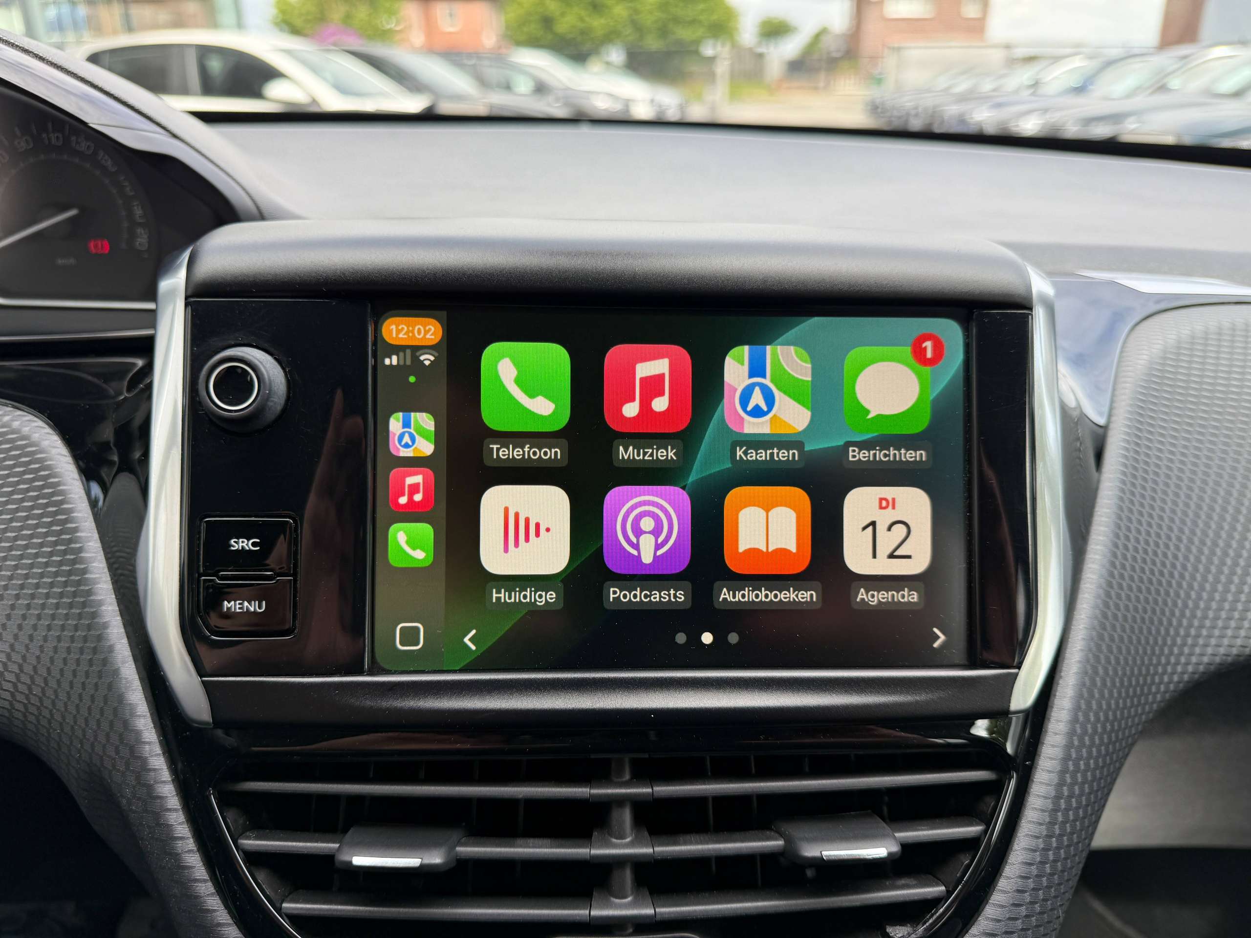 085f1008-38eb-4573-856a-4eb5f581c19121-peugeot-2008-1-2i-navigatie-pdc-digitale-airco-carplay-bluetooth-alu-carpass.jpg